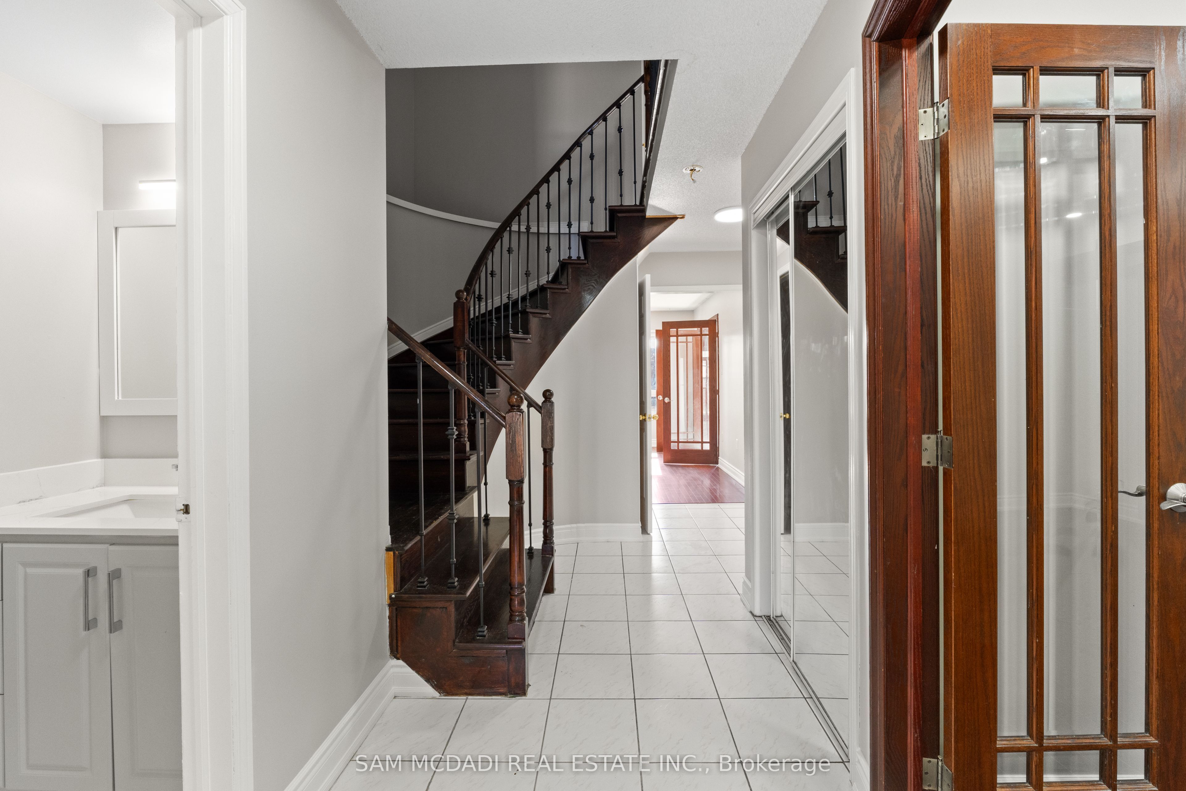 Photo 5 of 67 Blue Bonnet Drive, Brampton, Fletcher's Creek South — HOMEH