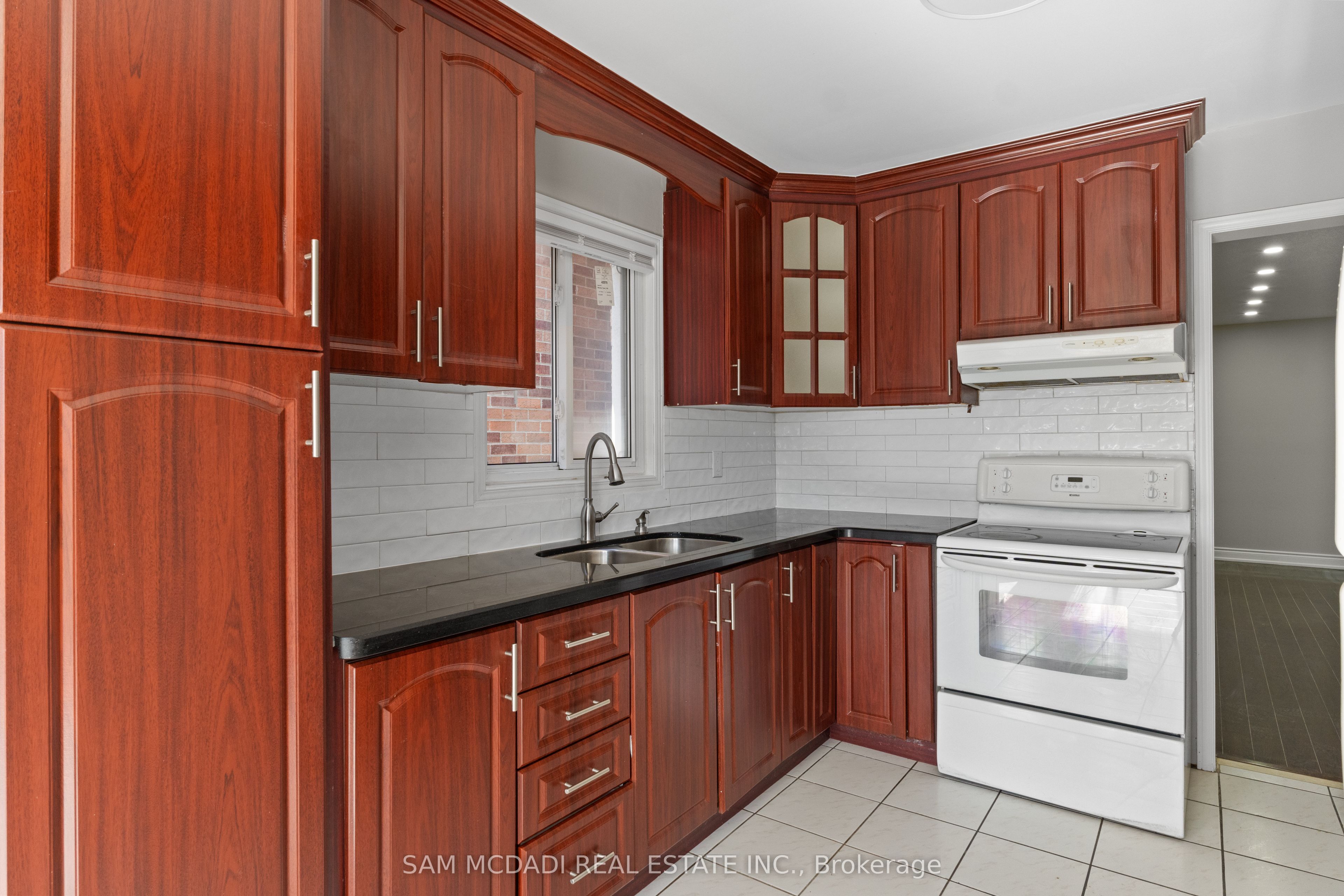 Photo 13 of 67 Blue Bonnet Drive, Brampton, Fletcher's Creek South — HOMEH