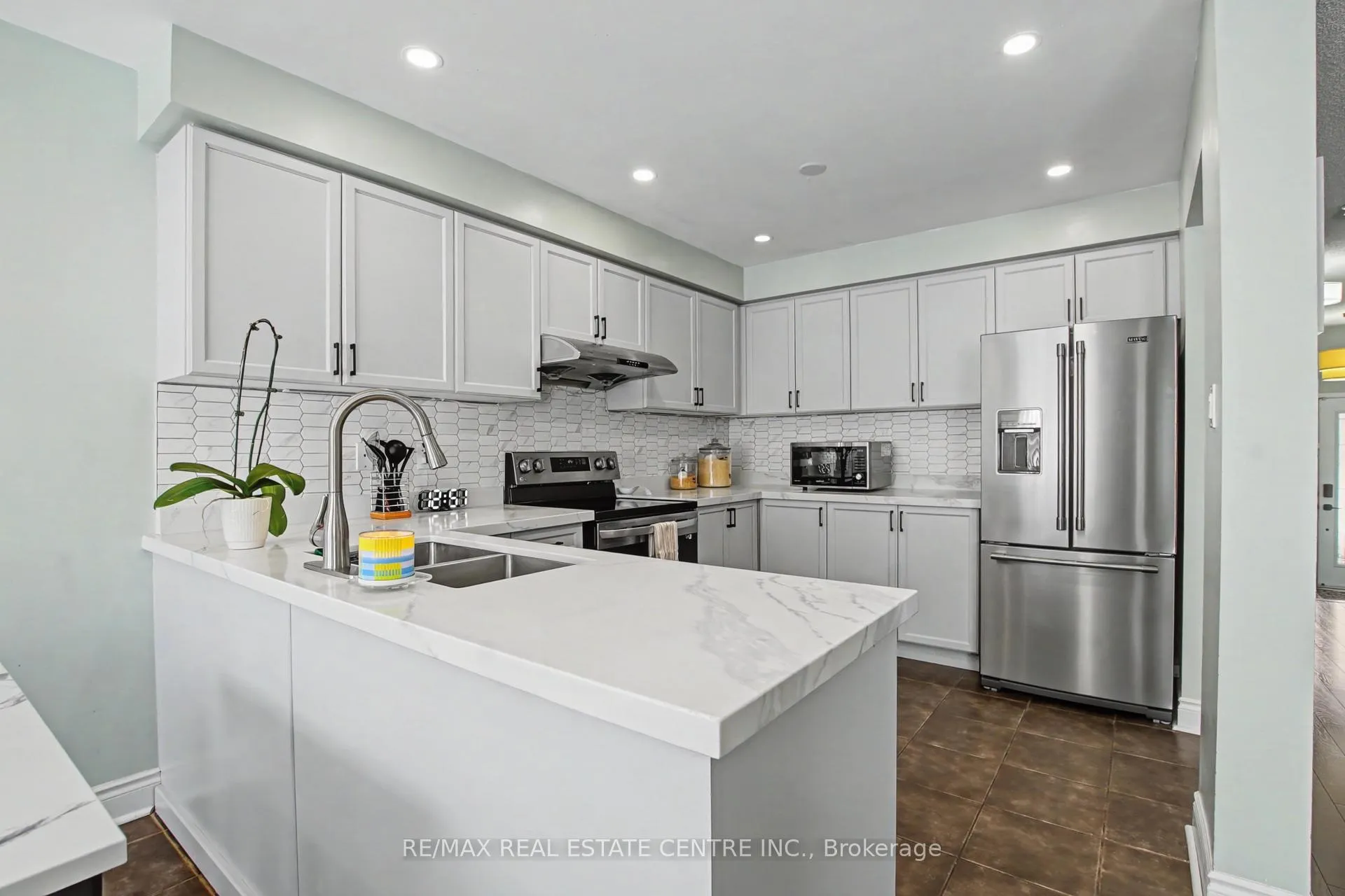 Photo 10 of 21 Vermont Road, Brampton, Fletcher's Meadow — HOMEH