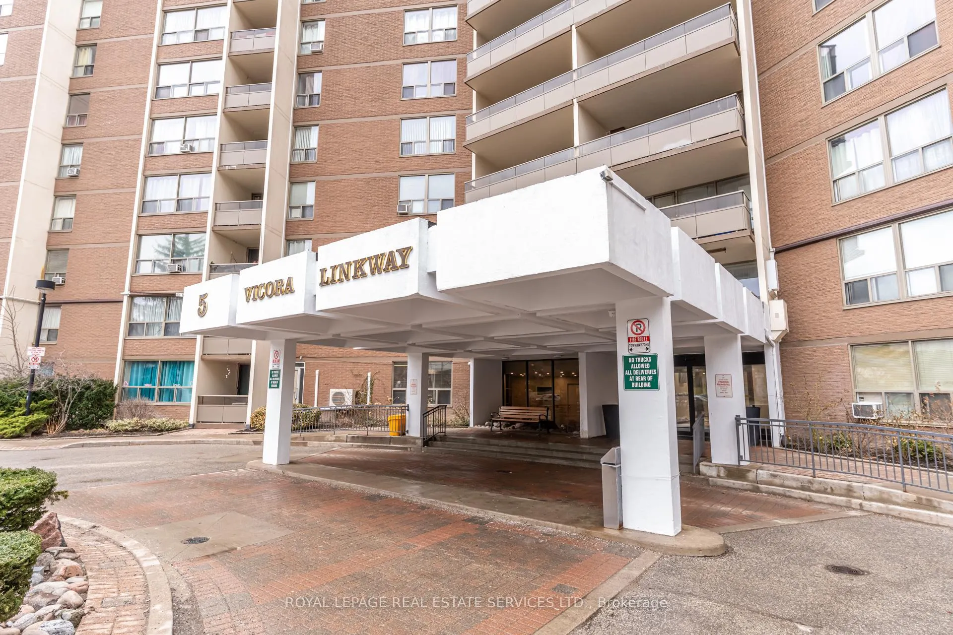 Photo 3 of Unit 1602, 5 Vicora Linkway, Toronto, Flemingdon Park — HOMEH