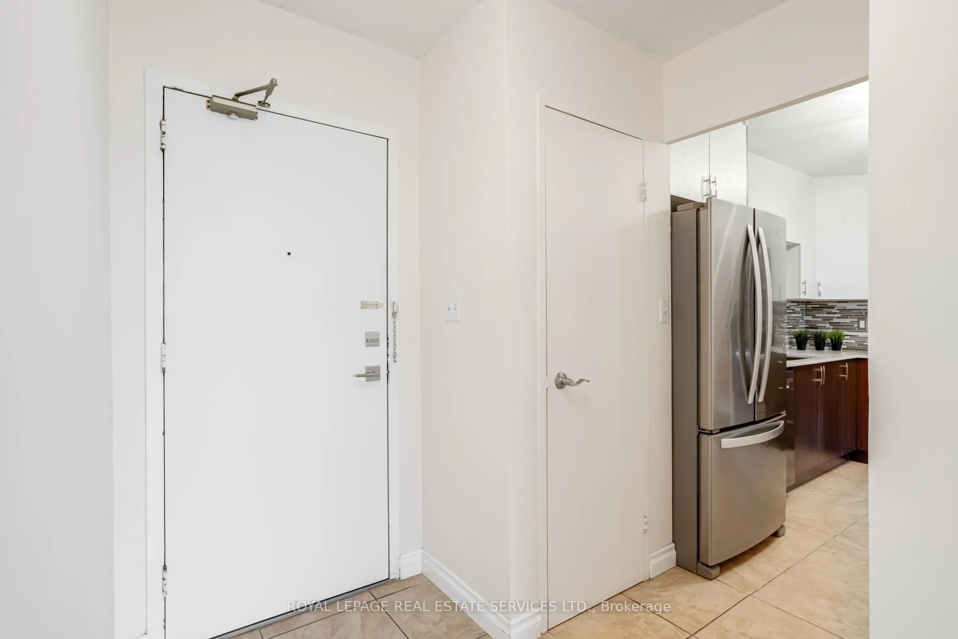 Photo 4 of Unit 1602, 5 Vicora Linkway, Toronto, Flemingdon Park — HOMEH
