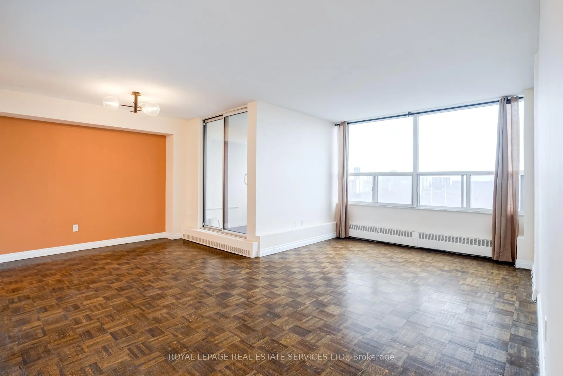 Photo 6 of Unit 1602, 5 Vicora Linkway, Toronto, Flemingdon Park — HOMEH