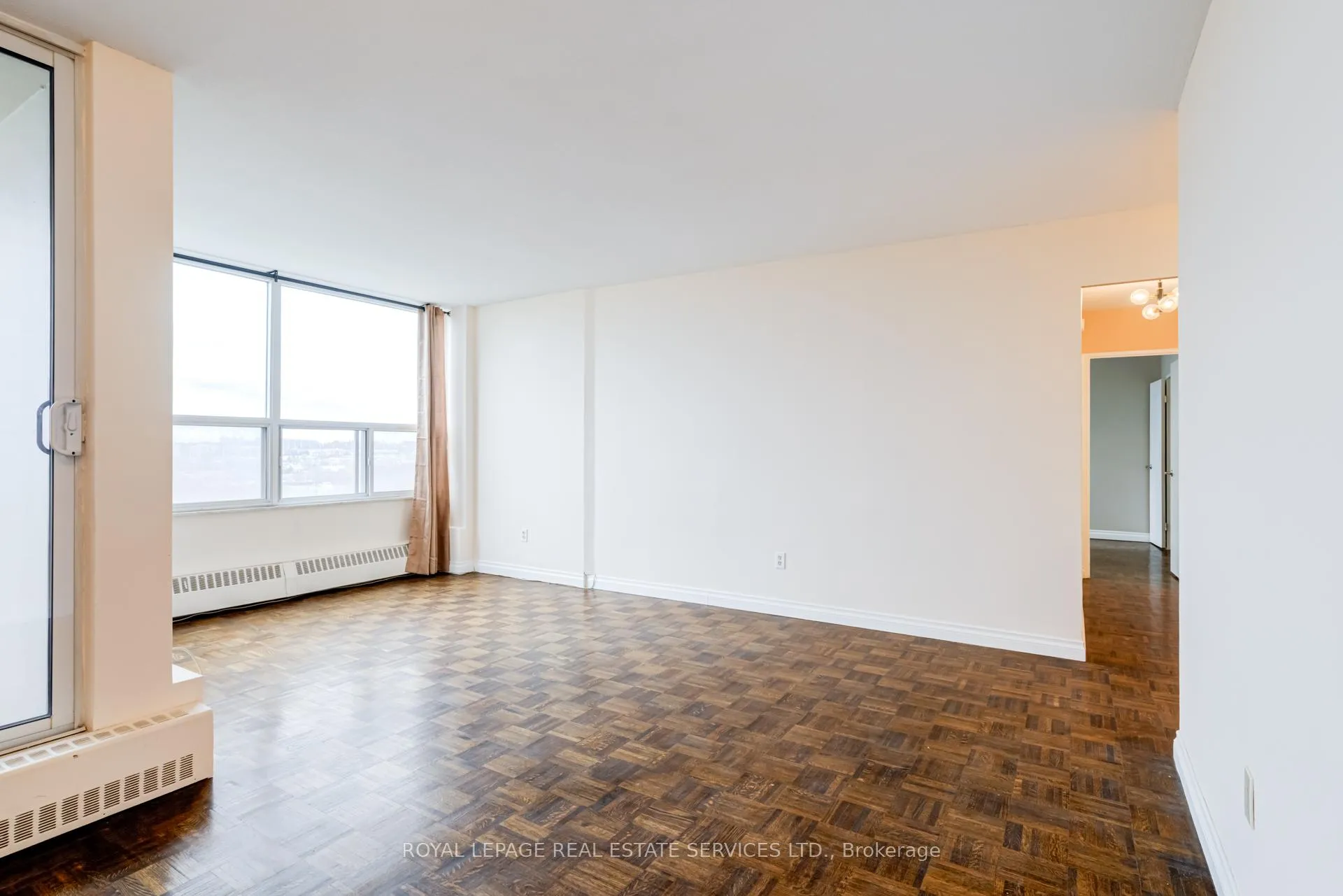 Photo 9 of Unit 1602, 5 Vicora Linkway, Toronto, Flemingdon Park — HOMEH