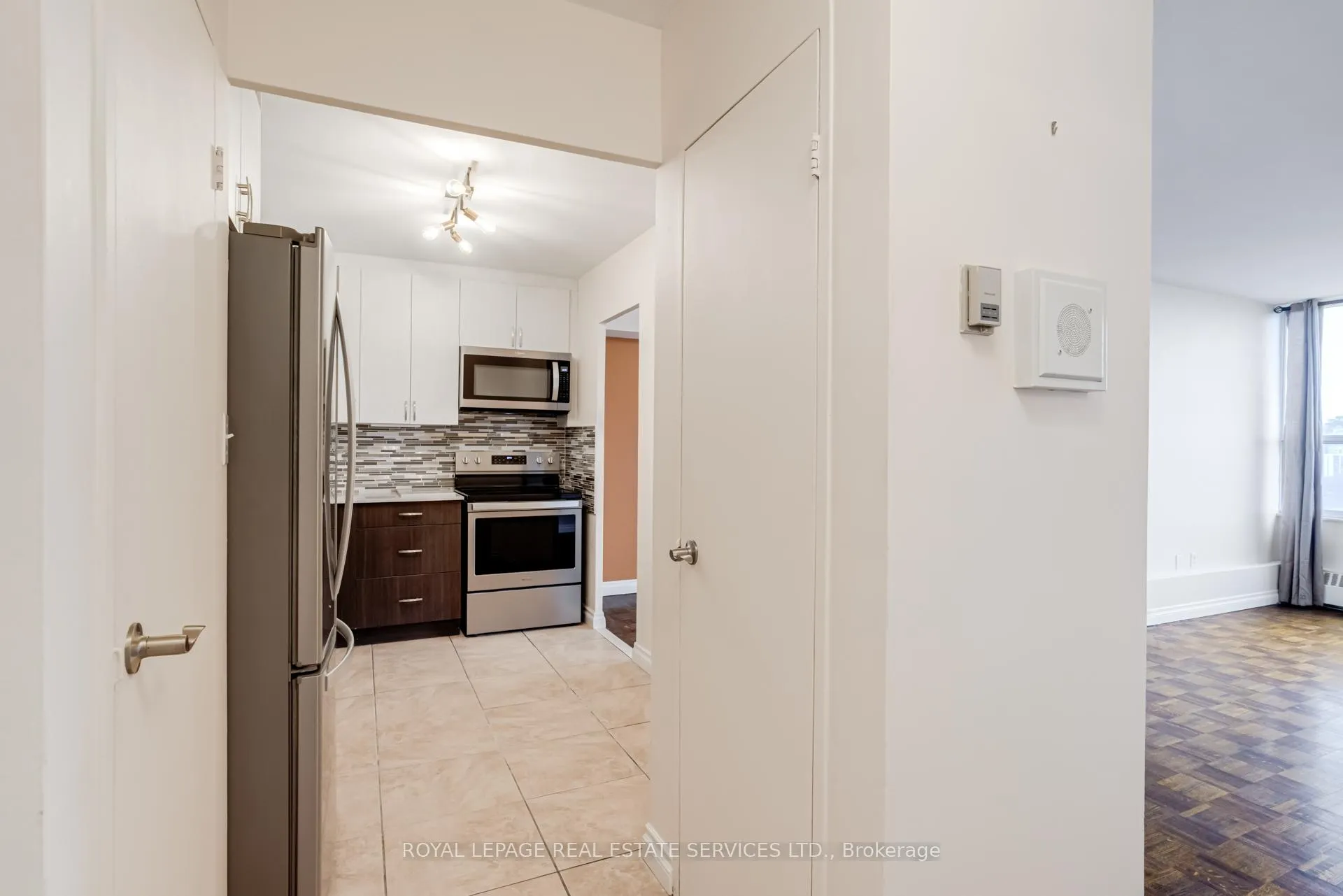 Photo 12 of Unit 1602, 5 Vicora Linkway, Toronto, Flemingdon Park — HOMEH