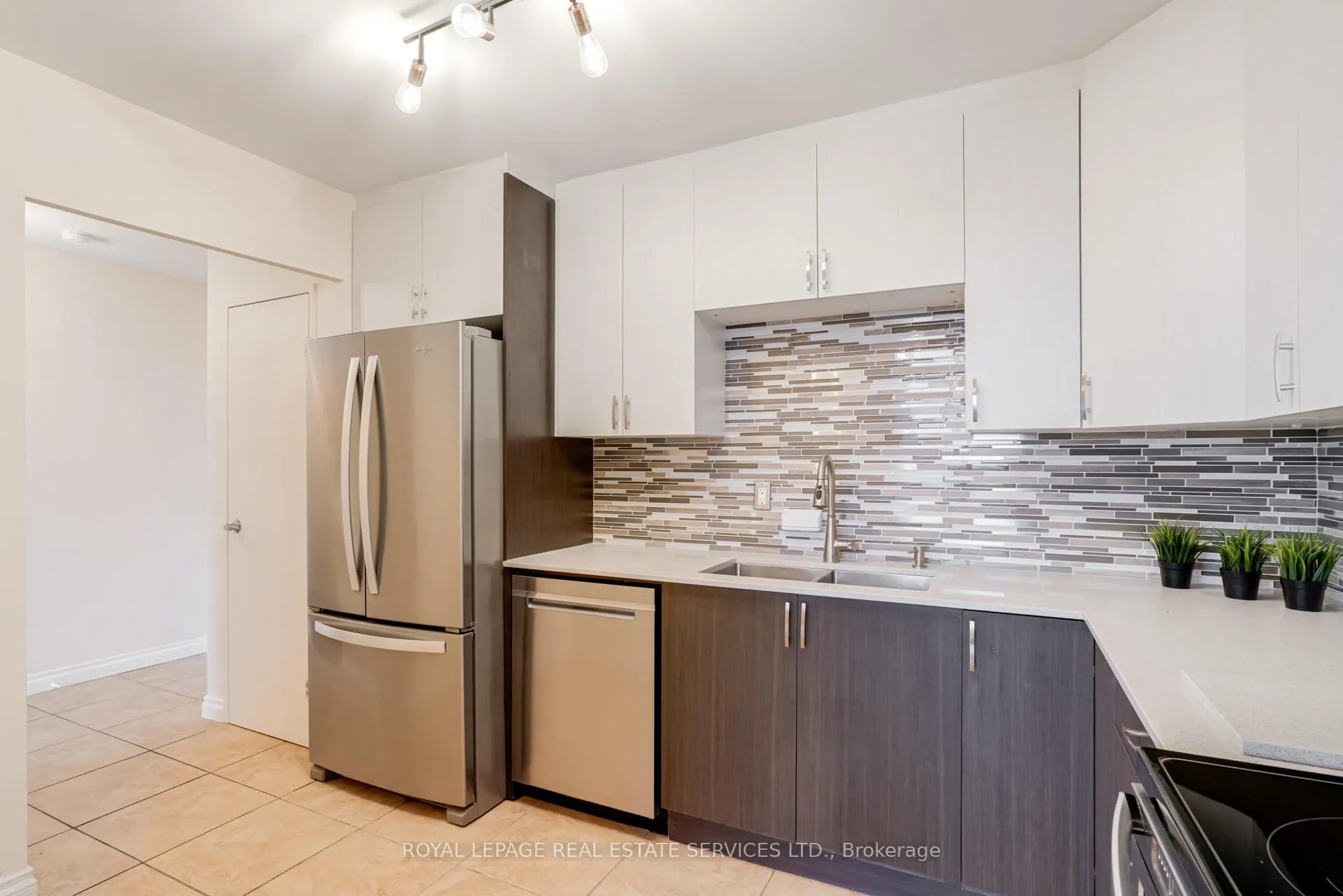 Photo 13 of Unit 1602, 5 Vicora Linkway, Toronto, Flemingdon Park — HOMEH