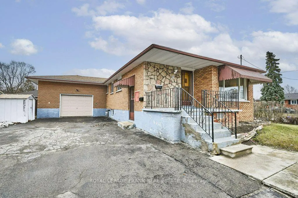 Photo 2 of 117 Waverly Street S, Oshawa, Vanier — HOMEH