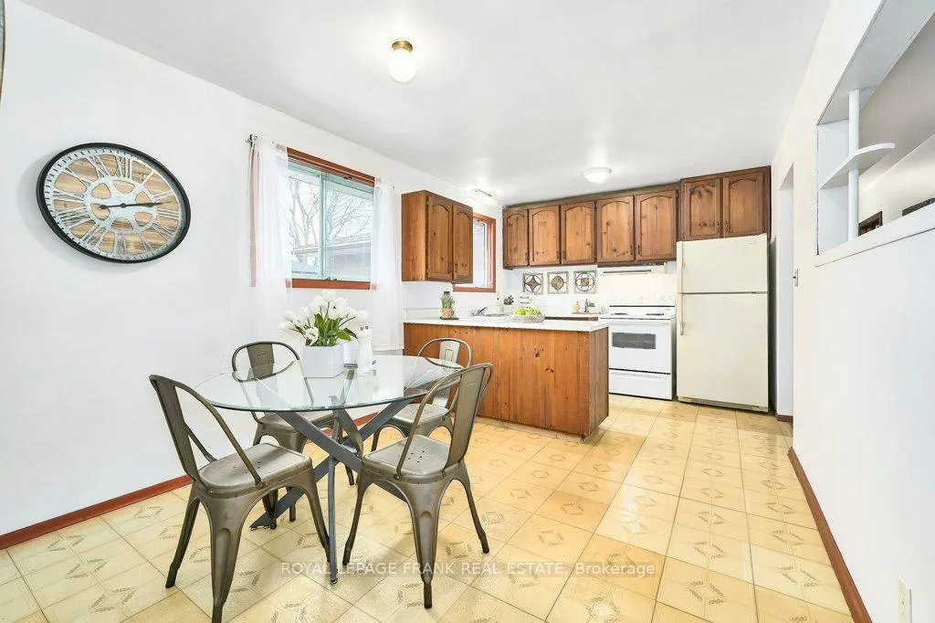 Photo 13 of 117 Waverly Street S, Oshawa, Vanier — HOMEH