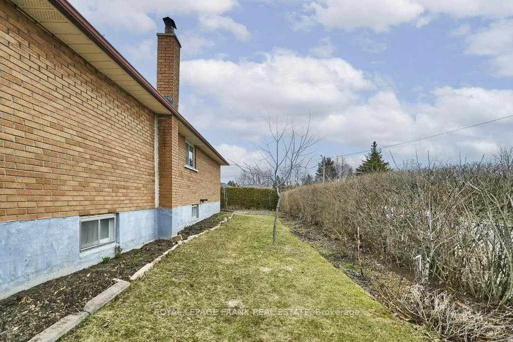 Photo 33 of 117 Waverly Street S, Oshawa, Vanier — HOMEH