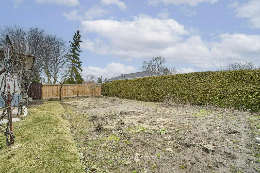 Photo 35 of 117 Waverly Street S, Oshawa, Vanier — HOMEH