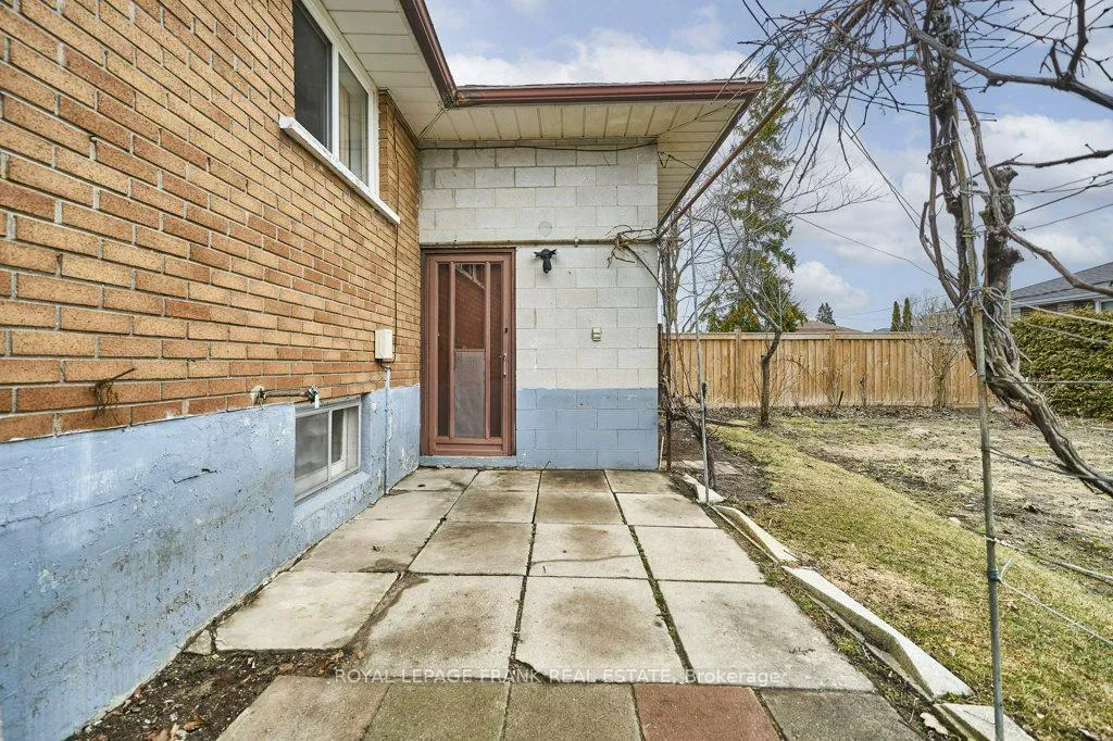 Photo 36 of 117 Waverly Street S, Oshawa, Vanier — HOMEH