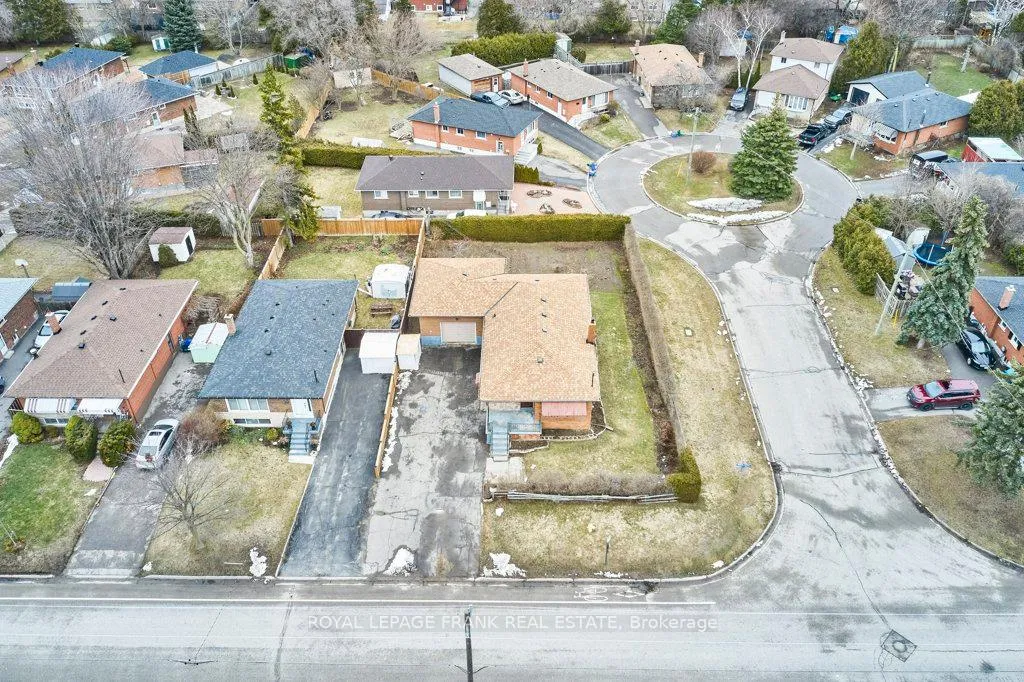 Photo 39 of 117 Waverly Street S, Oshawa, Vanier — HOMEH