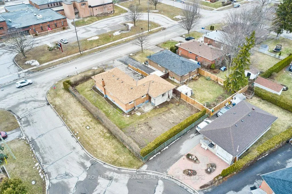 Photo 40 of 117 Waverly Street S, Oshawa, Vanier — HOMEH