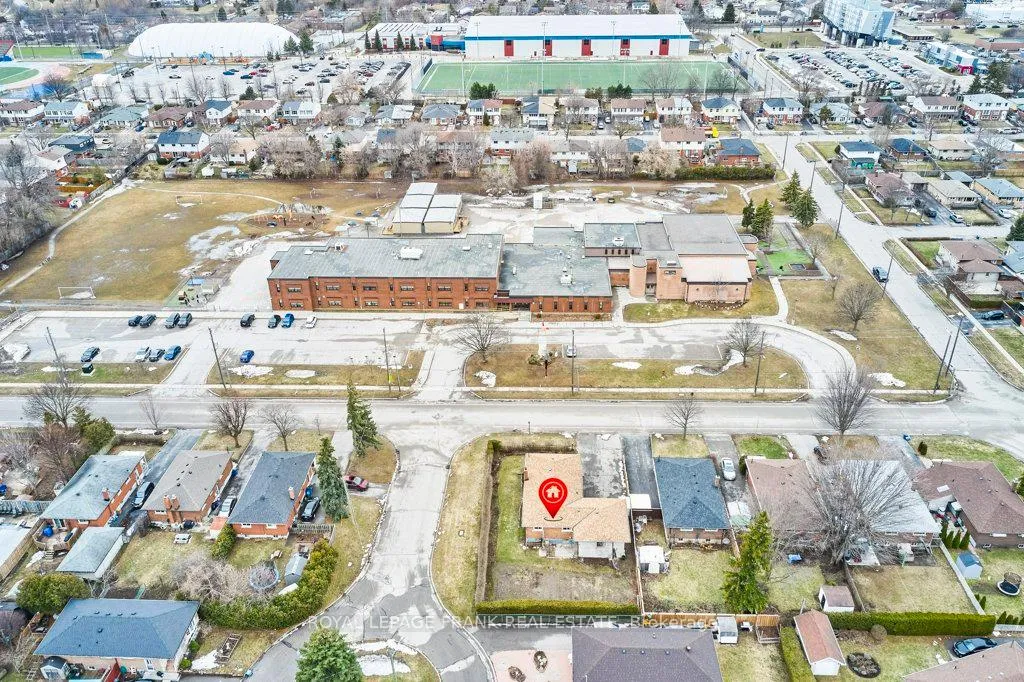 Photo 42 of 117 Waverly Street S, Oshawa, Vanier — HOMEH