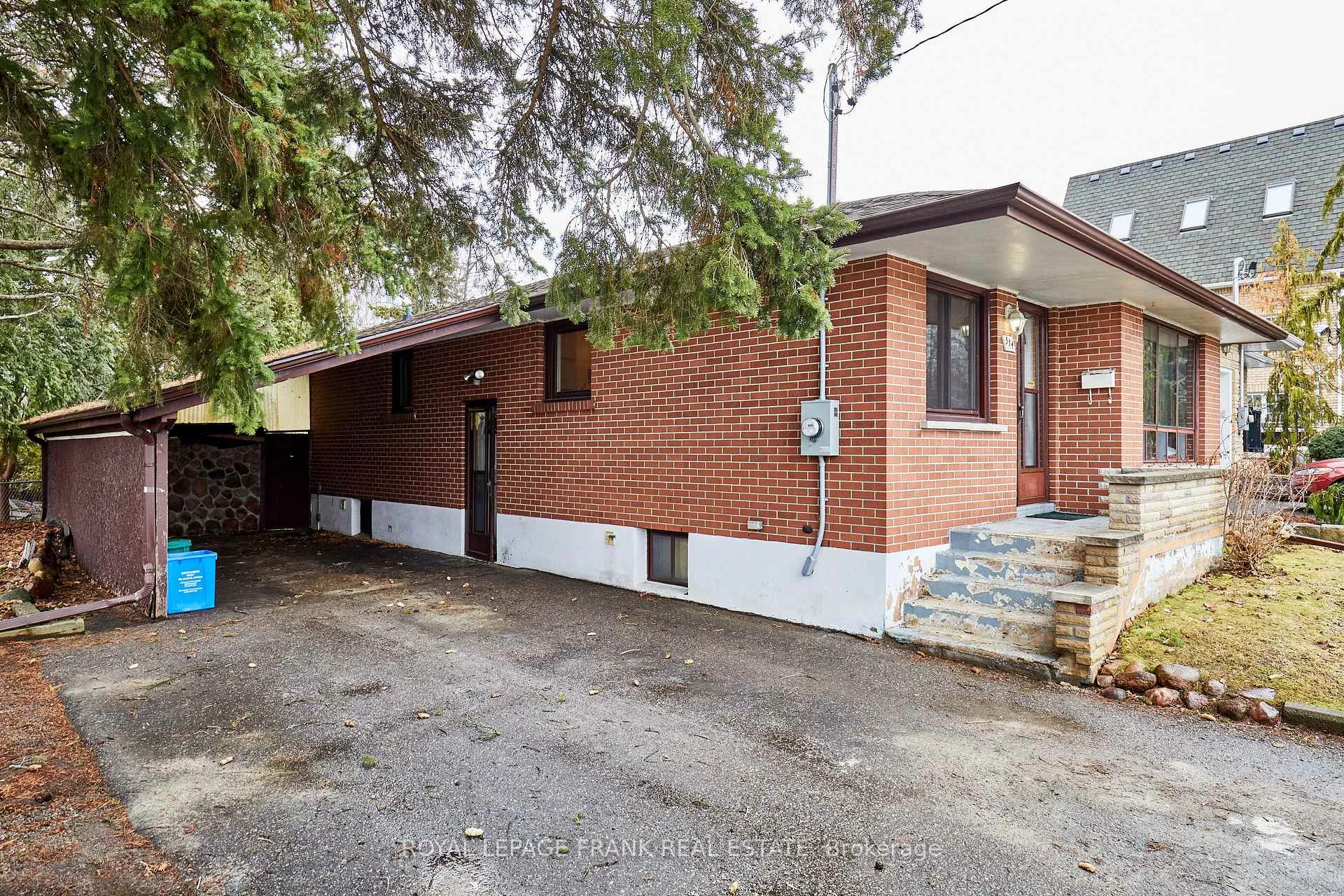 Photo 2 of 514 Park Road N, Oshawa, McLaughlin — HOMEH