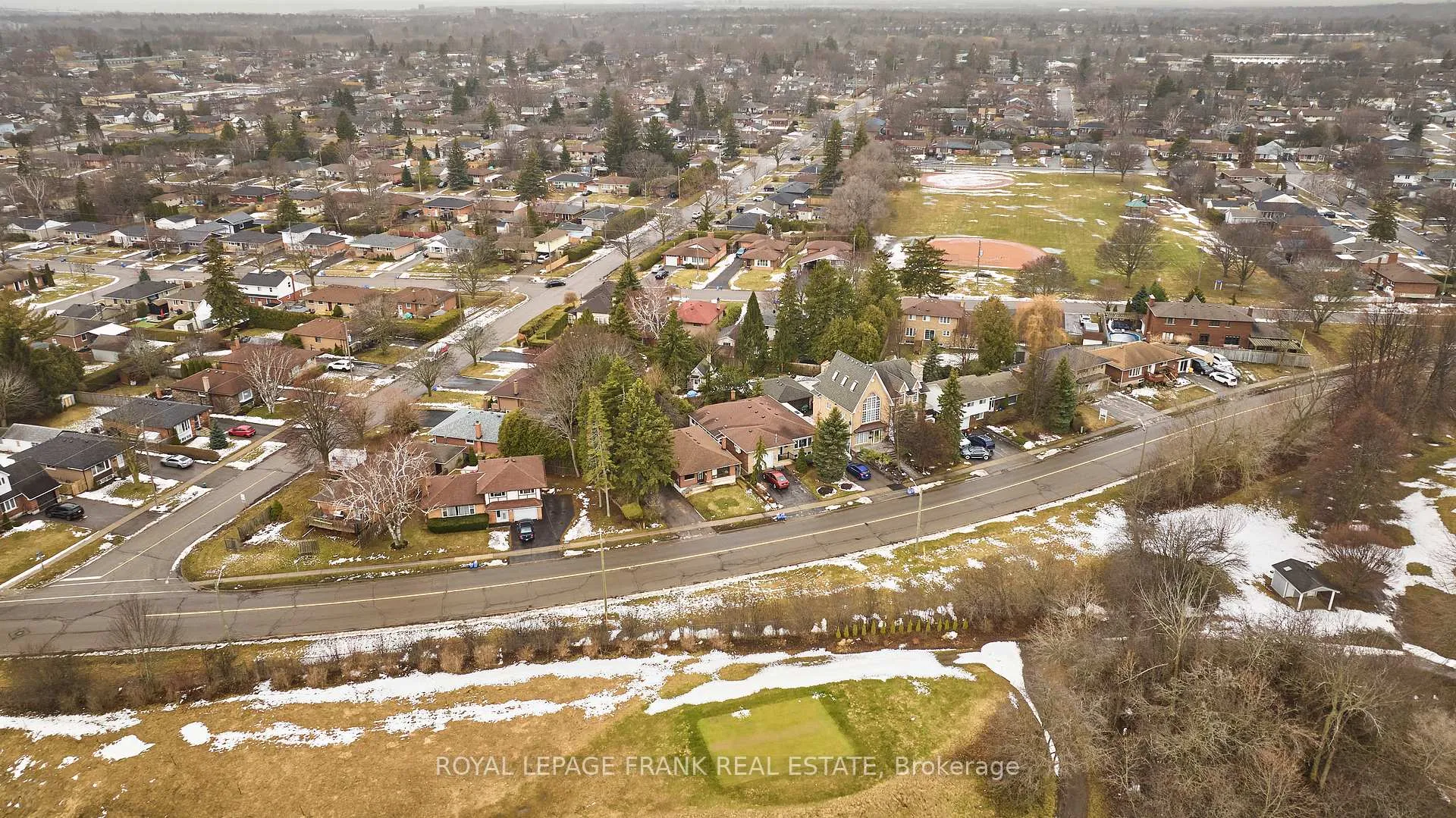 Photo 6 of 514 Park Road N, Oshawa, McLaughlin — HOMEH