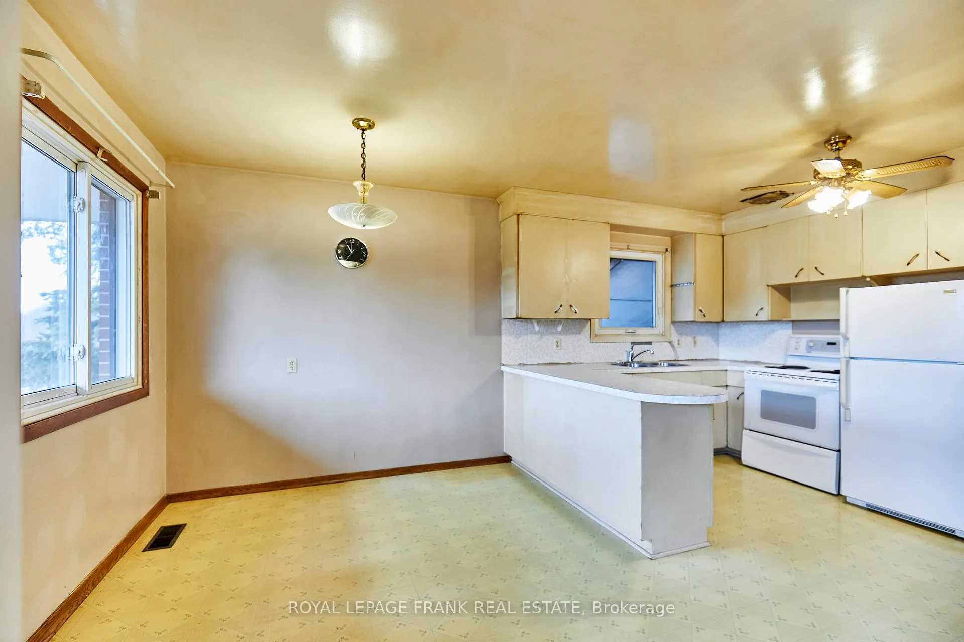 Photo 12 of 514 Park Road N, Oshawa, McLaughlin — HOMEH