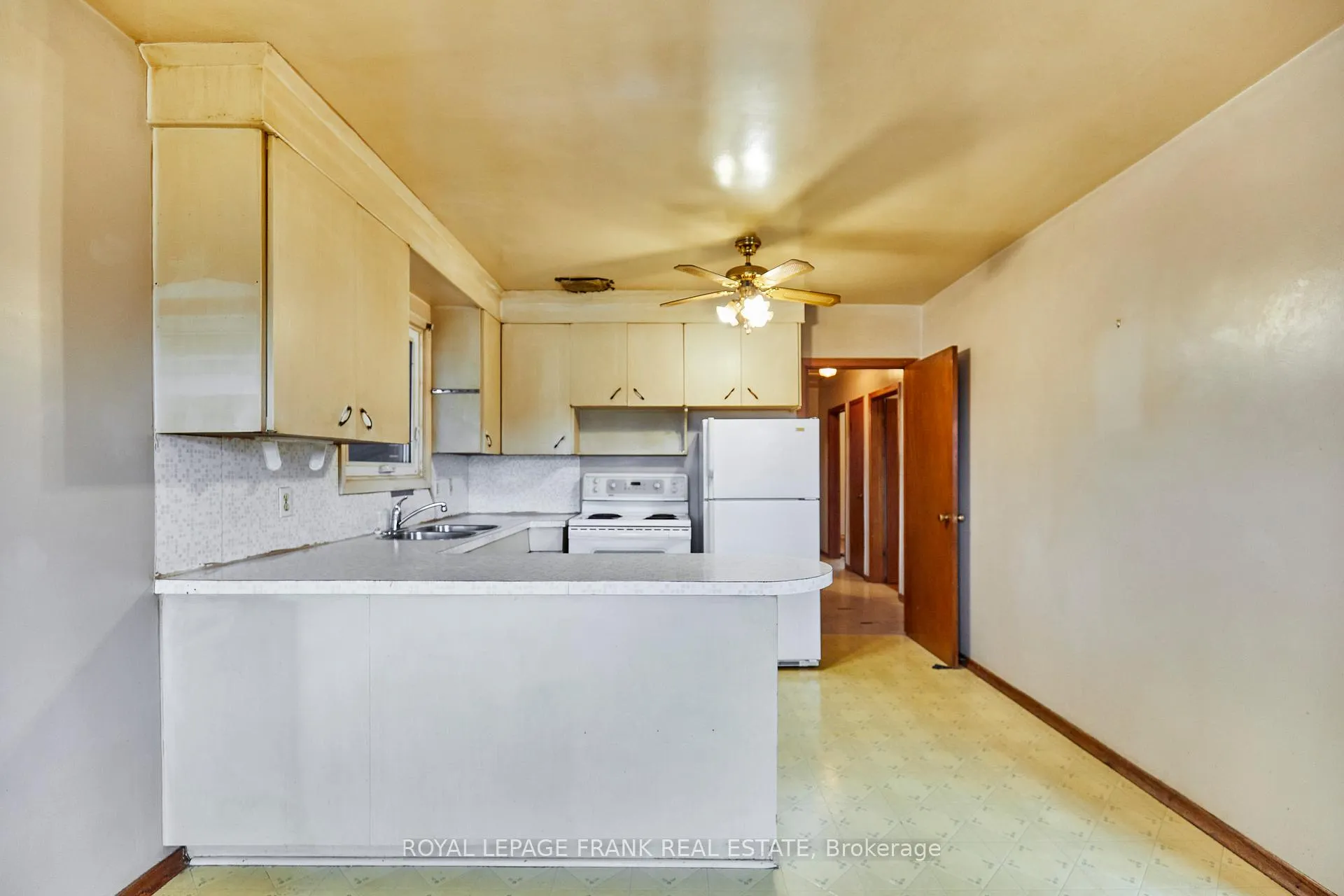 Photo 13 of 514 Park Road N, Oshawa, McLaughlin — HOMEH