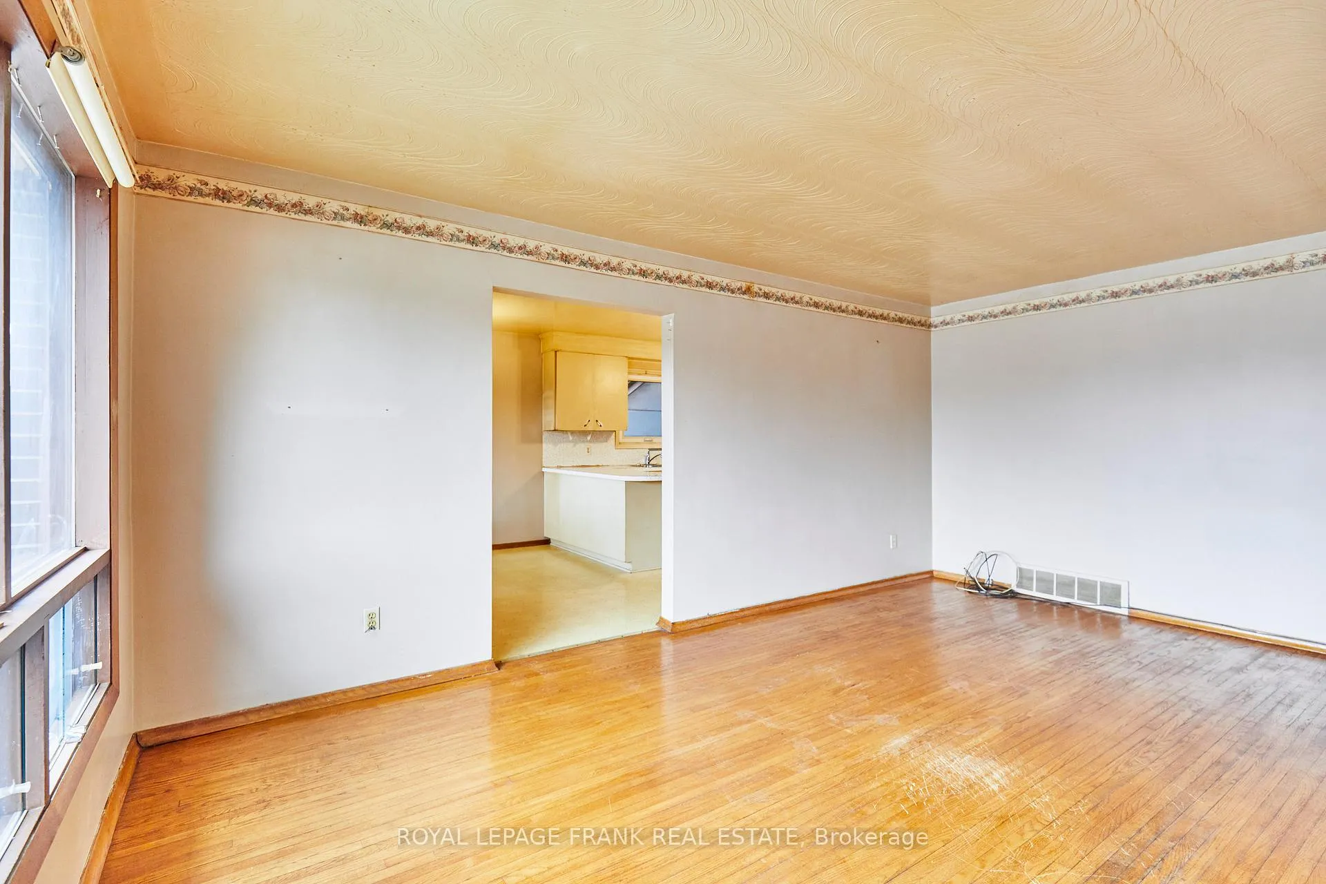 Photo 16 of 514 Park Road N, Oshawa, McLaughlin — HOMEH