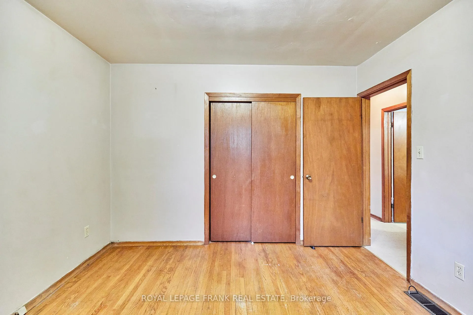 Photo 18 of 514 Park Road N, Oshawa, McLaughlin — HOMEH