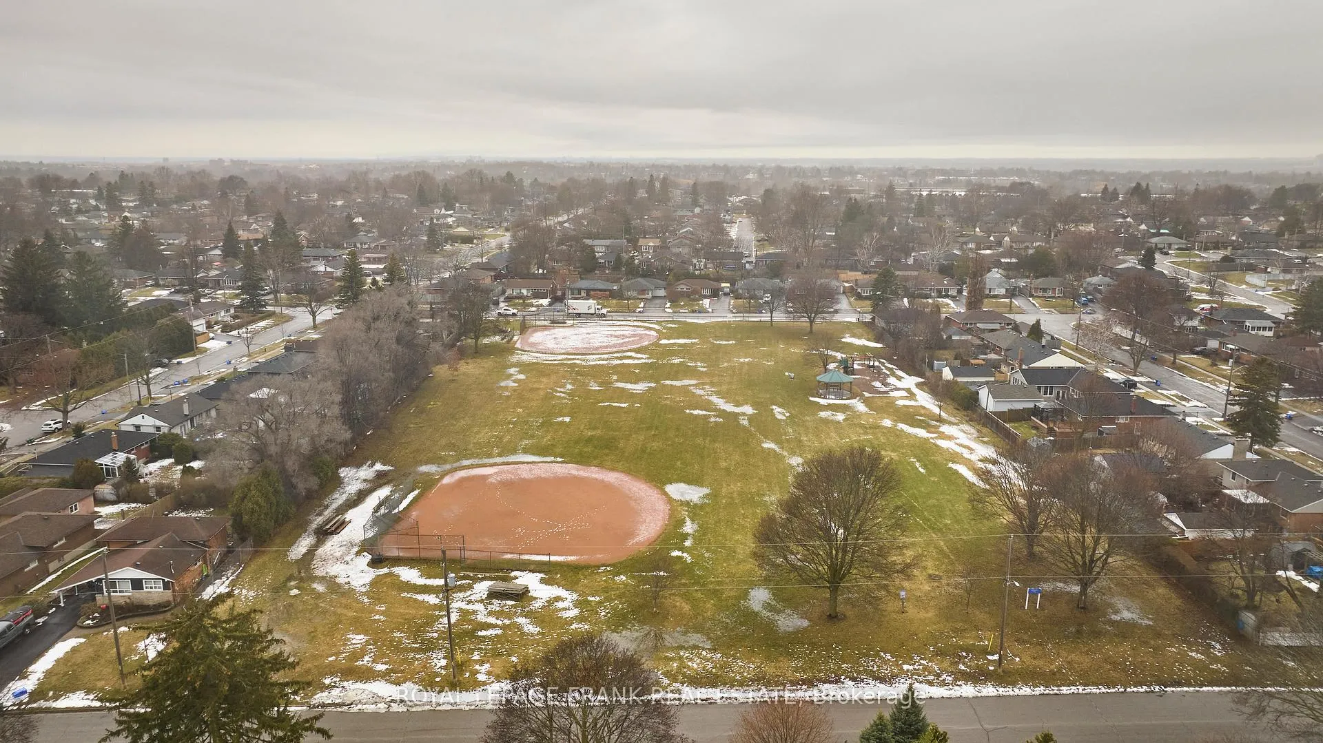 Photo 37 of 514 Park Road N, Oshawa, McLaughlin — HOMEH