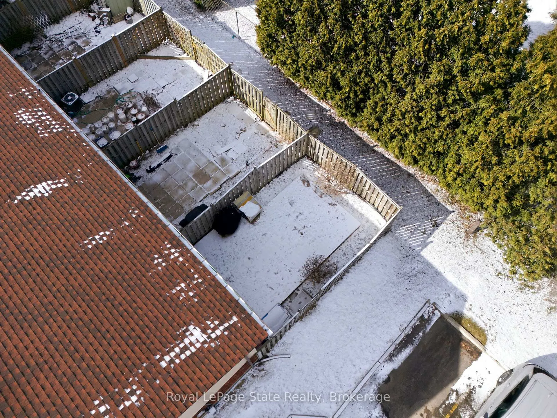 Photo 3 of Unit 41, 25 Garrow Drive, Hamilton, Gilkson — HOMEH