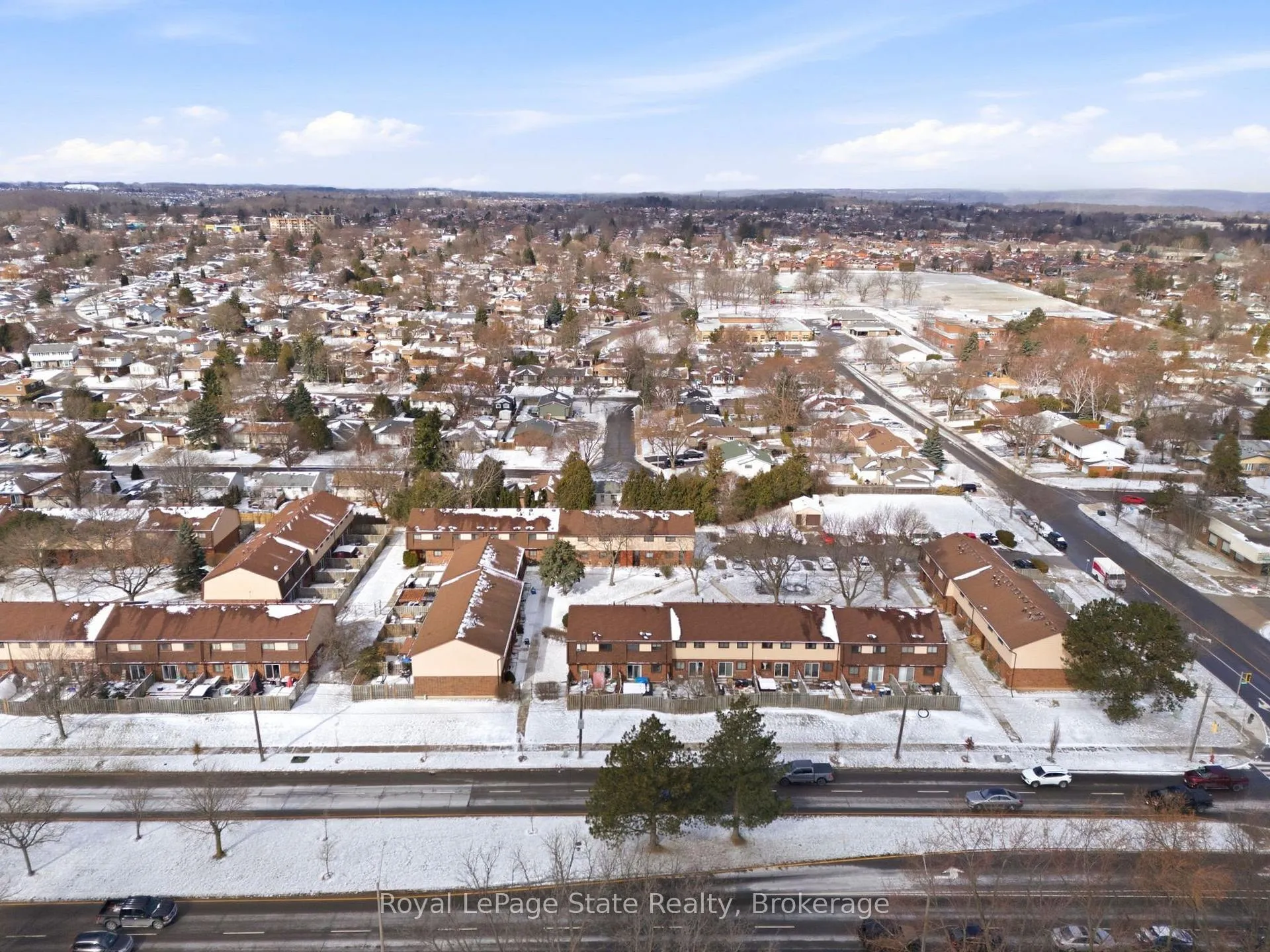 Photo 5 of Unit 41, 25 Garrow Drive, Hamilton, Gilkson — HOMEH