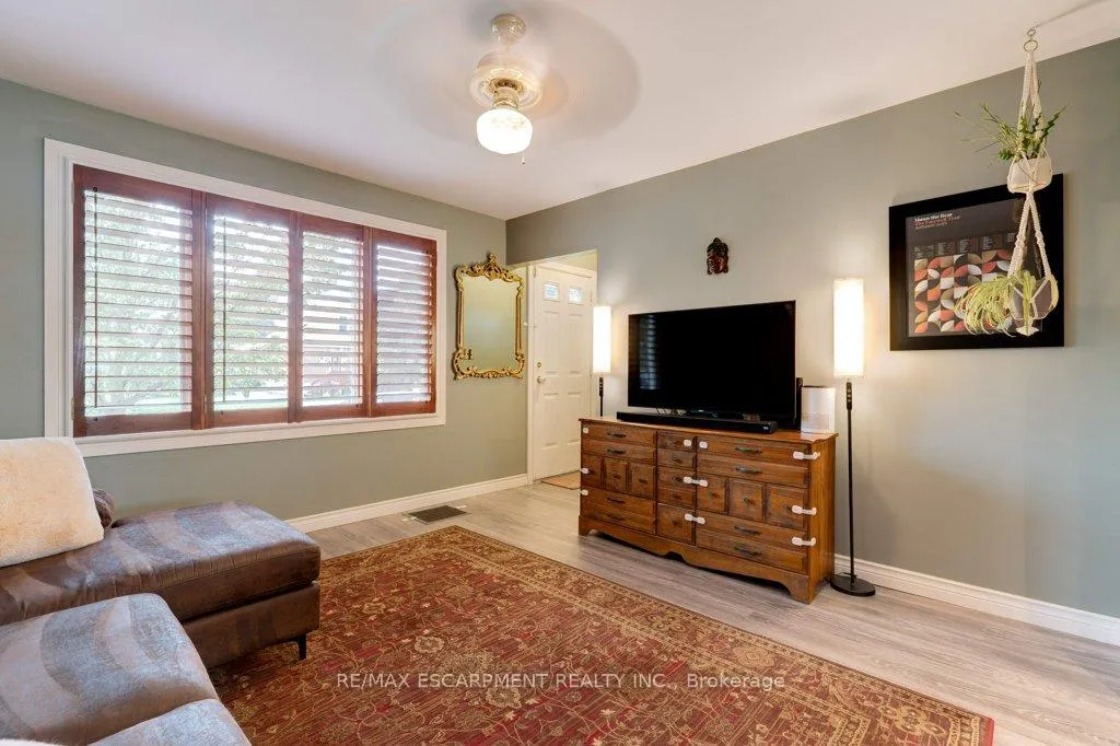 Photo 4 of 275 Montrose Avenue, Hamilton, Rosedale — HOMEH