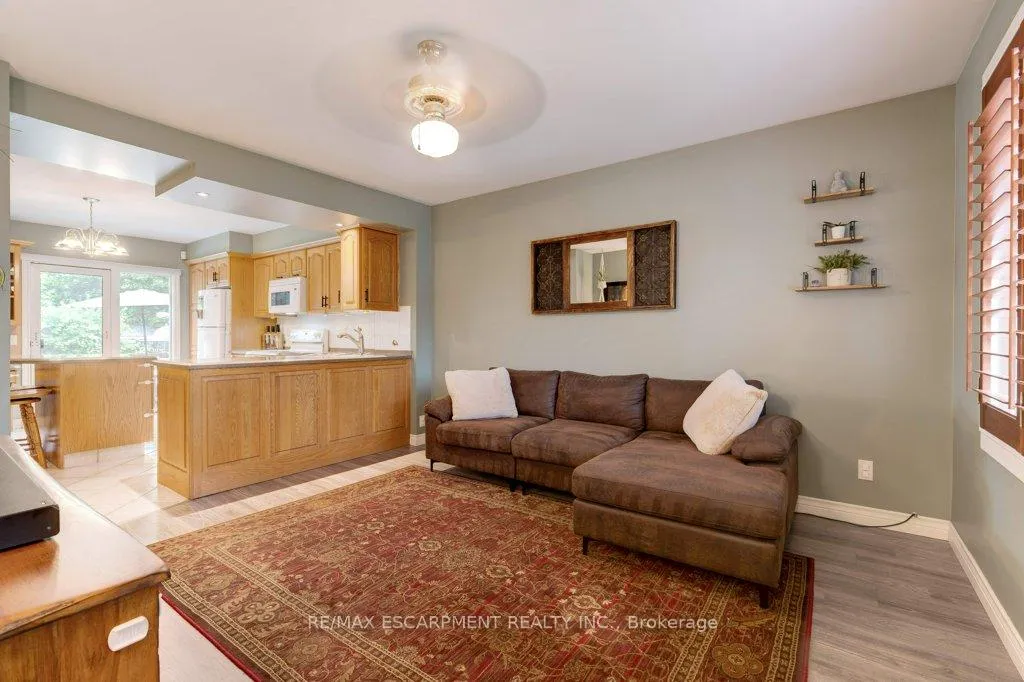 Photo 5 of 275 Montrose Avenue, Hamilton, Rosedale — HOMEH