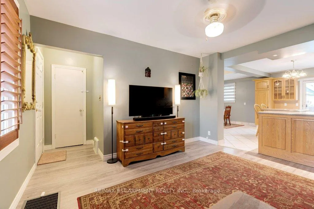 Photo 6 of 275 Montrose Avenue, Hamilton, Rosedale — HOMEH
