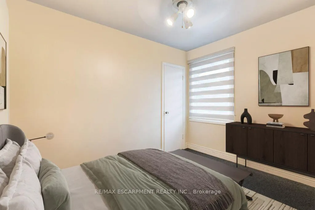 Photo 10 of 275 Montrose Avenue, Hamilton, Rosedale — HOMEH