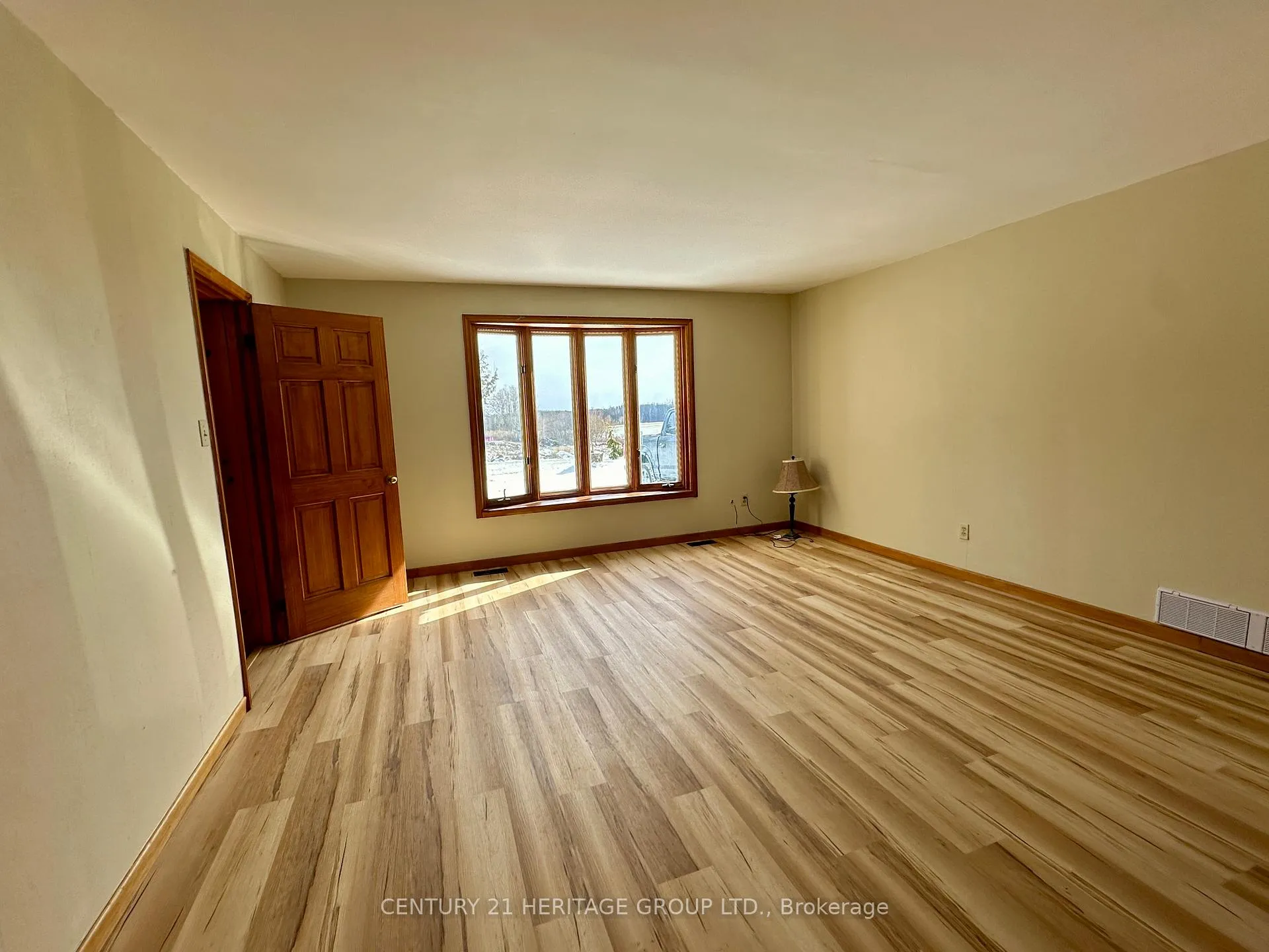 Photo 5 of Unit 1, 1871 Gilford Road, Innisfil, Rural Innisfil — HOMEH