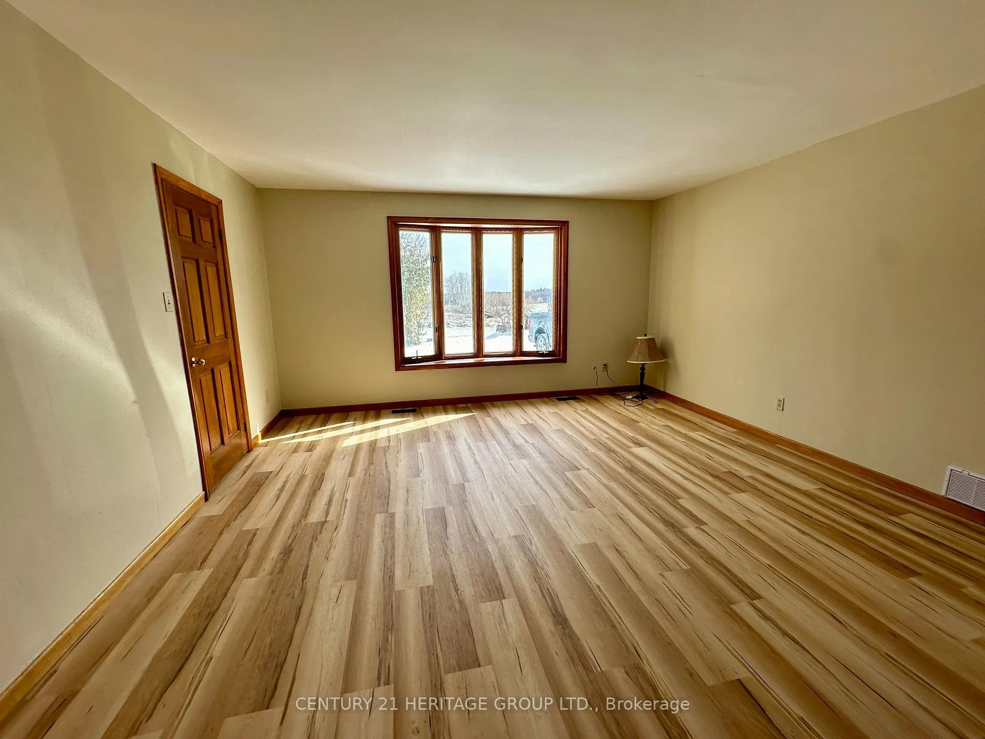 Photo 6 of Unit 1, 1871 Gilford Road, Innisfil, Rural Innisfil — HOMEH