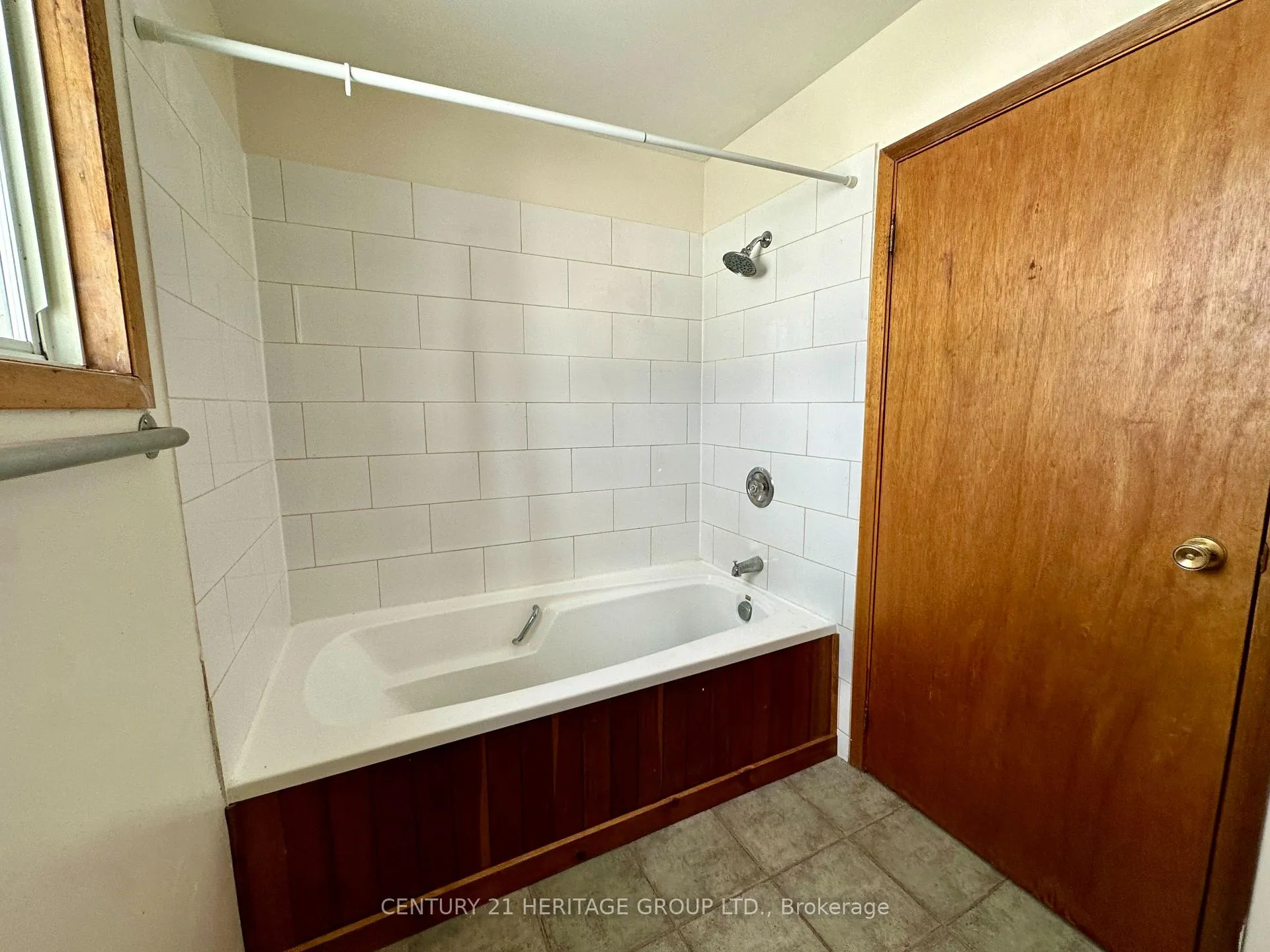 Photo 15 of Unit 1, 1871 Gilford Road, Innisfil, Rural Innisfil — HOMEH