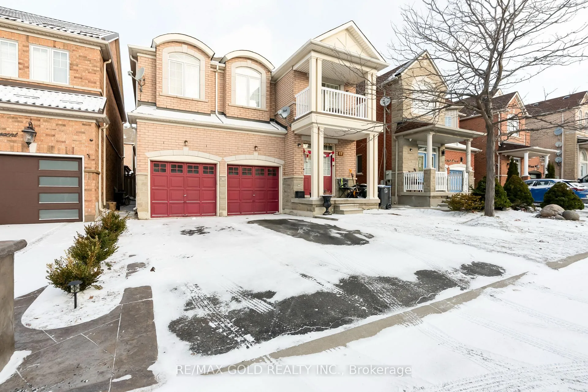 Photo 3 of 17 Maddybeth Crescent, Brampton, Bram West — HOMEH