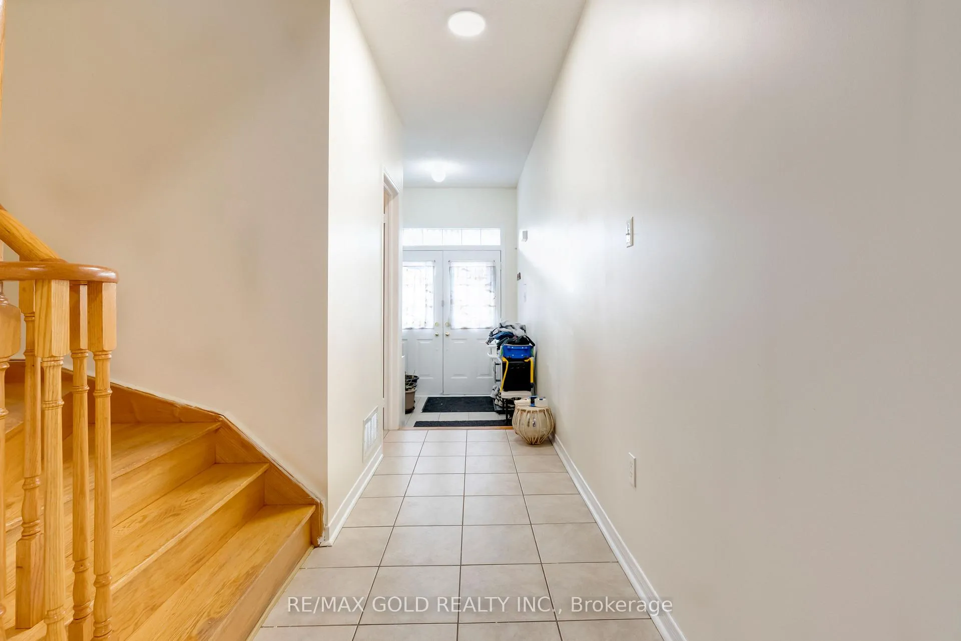 Photo 6 of 17 Maddybeth Crescent, Brampton, Bram West — HOMEH