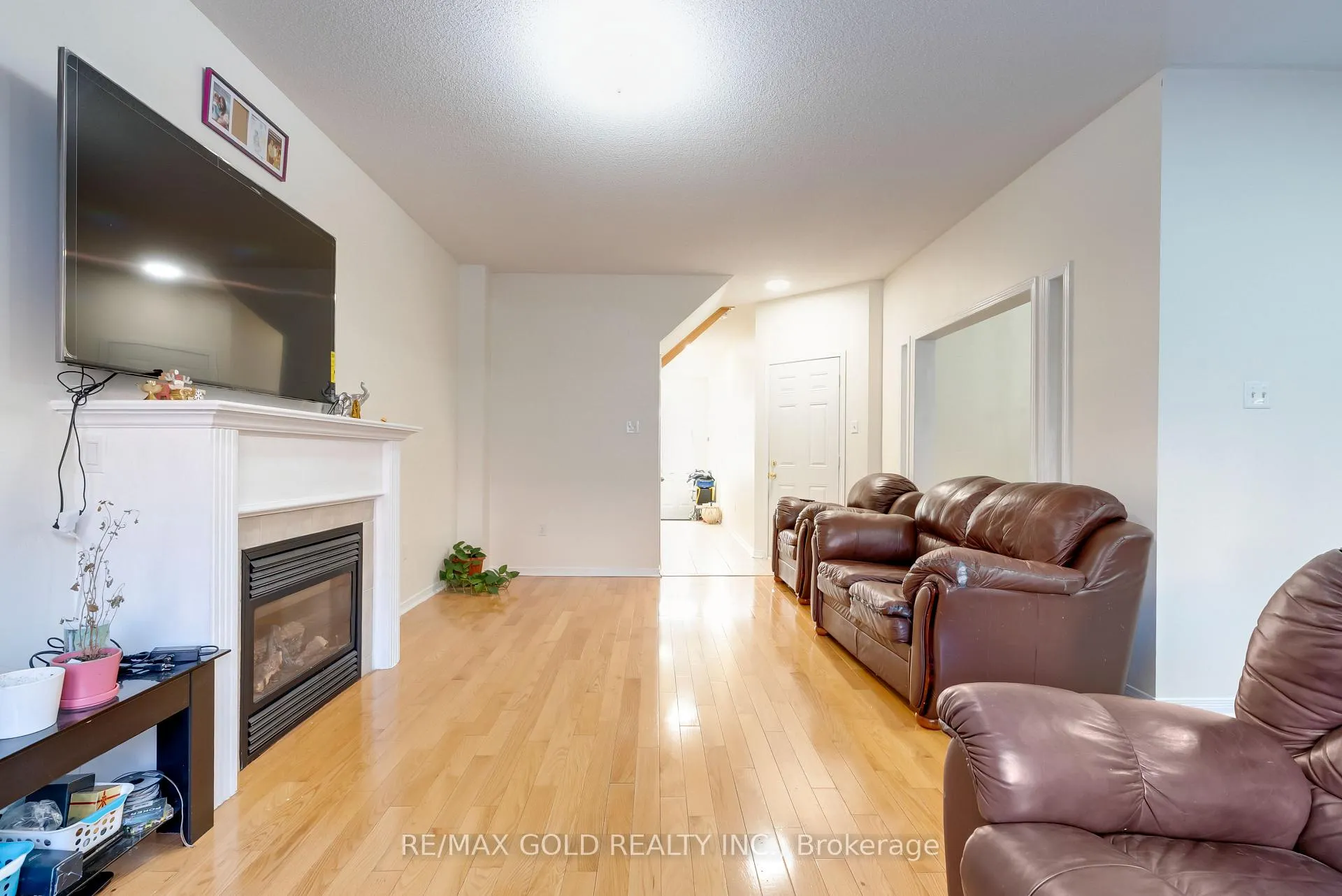 Photo 9 of 17 Maddybeth Crescent, Brampton, Bram West — HOMEH