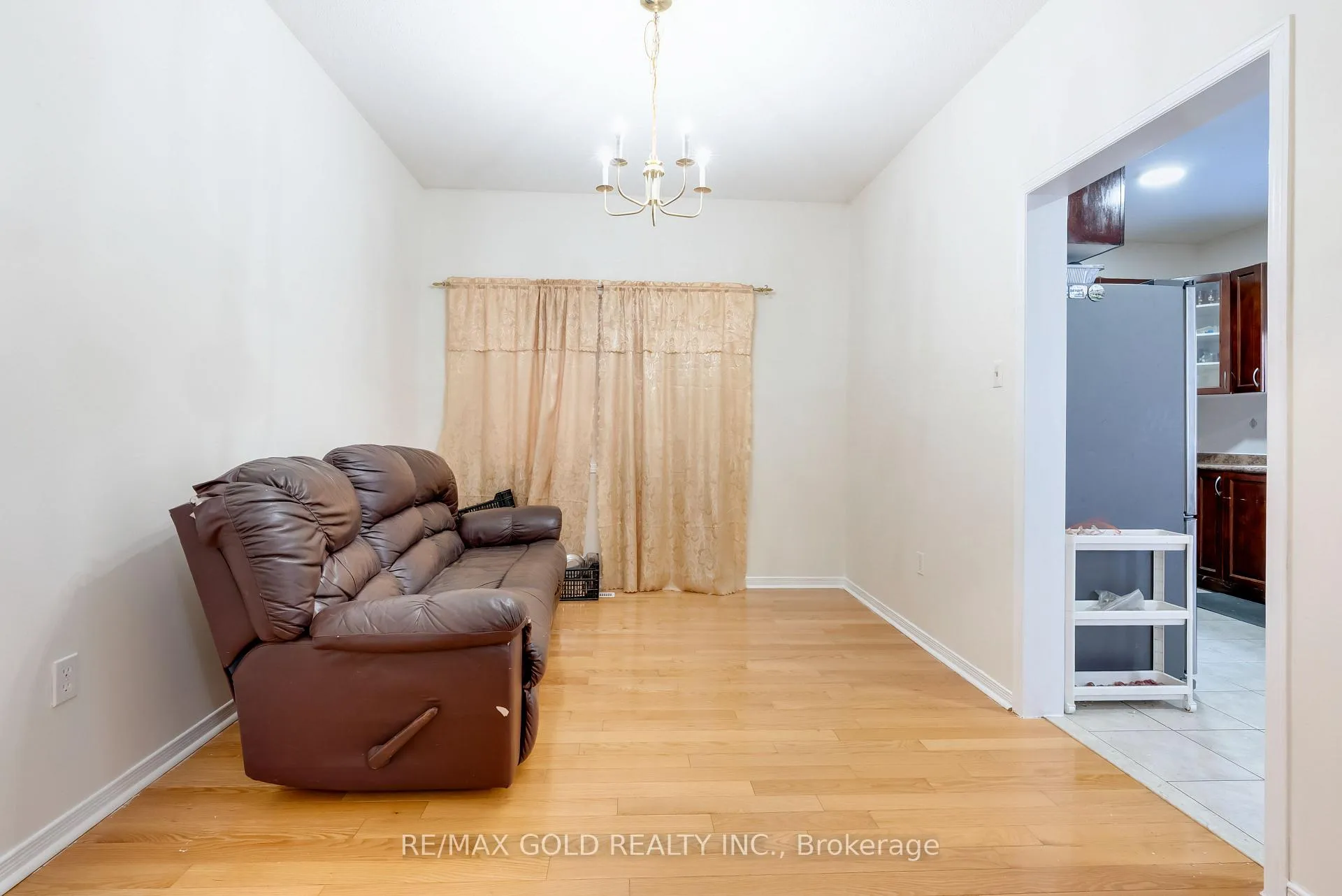 Photo 11 of 17 Maddybeth Crescent, Brampton, Bram West — HOMEH