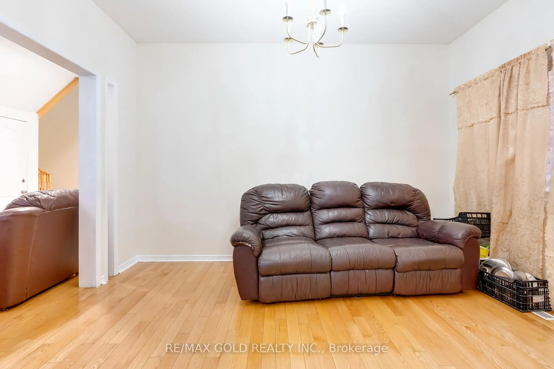 Photo 12 of 17 Maddybeth Crescent, Brampton, Bram West — HOMEH