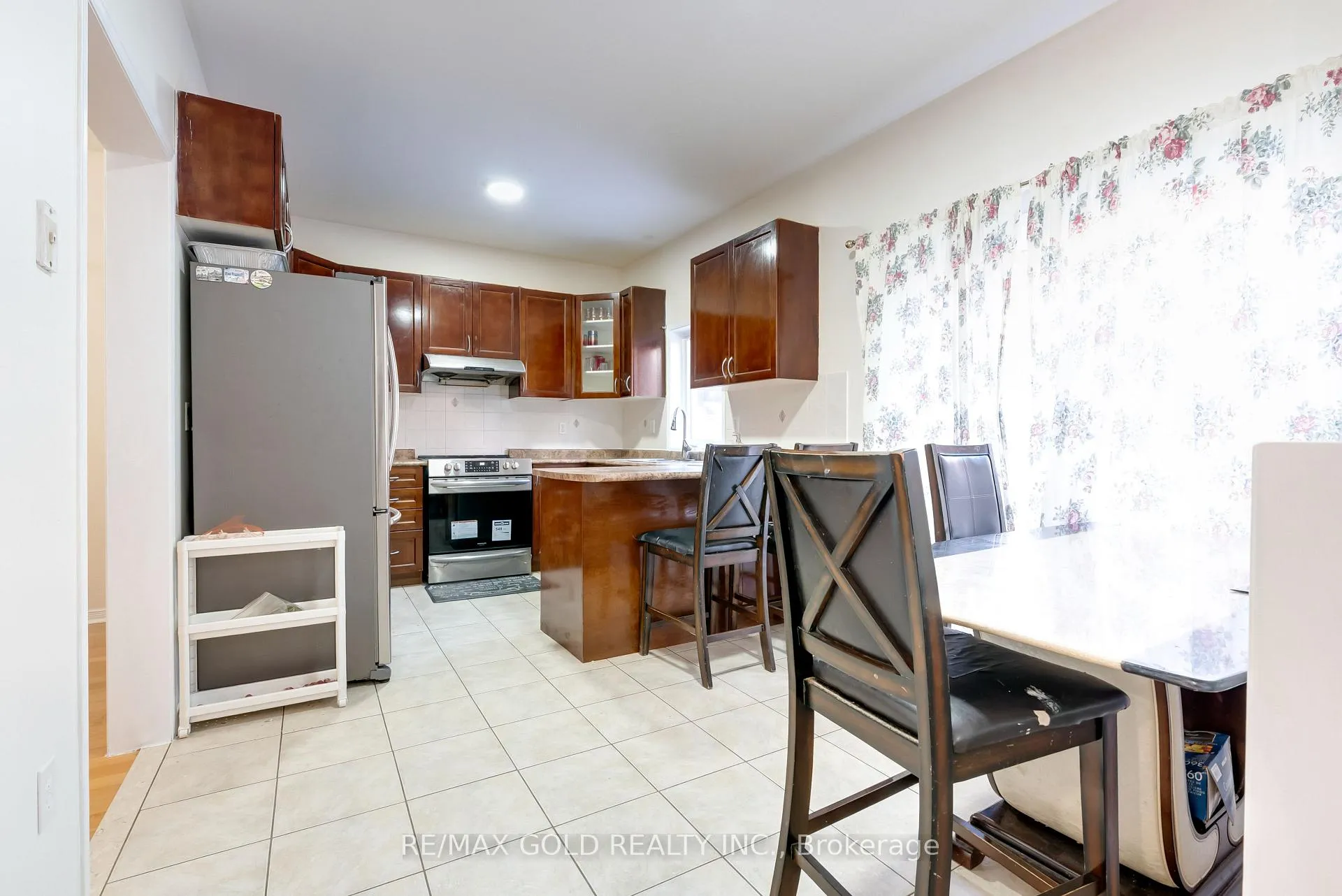Photo 13 of 17 Maddybeth Crescent, Brampton, Bram West — HOMEH