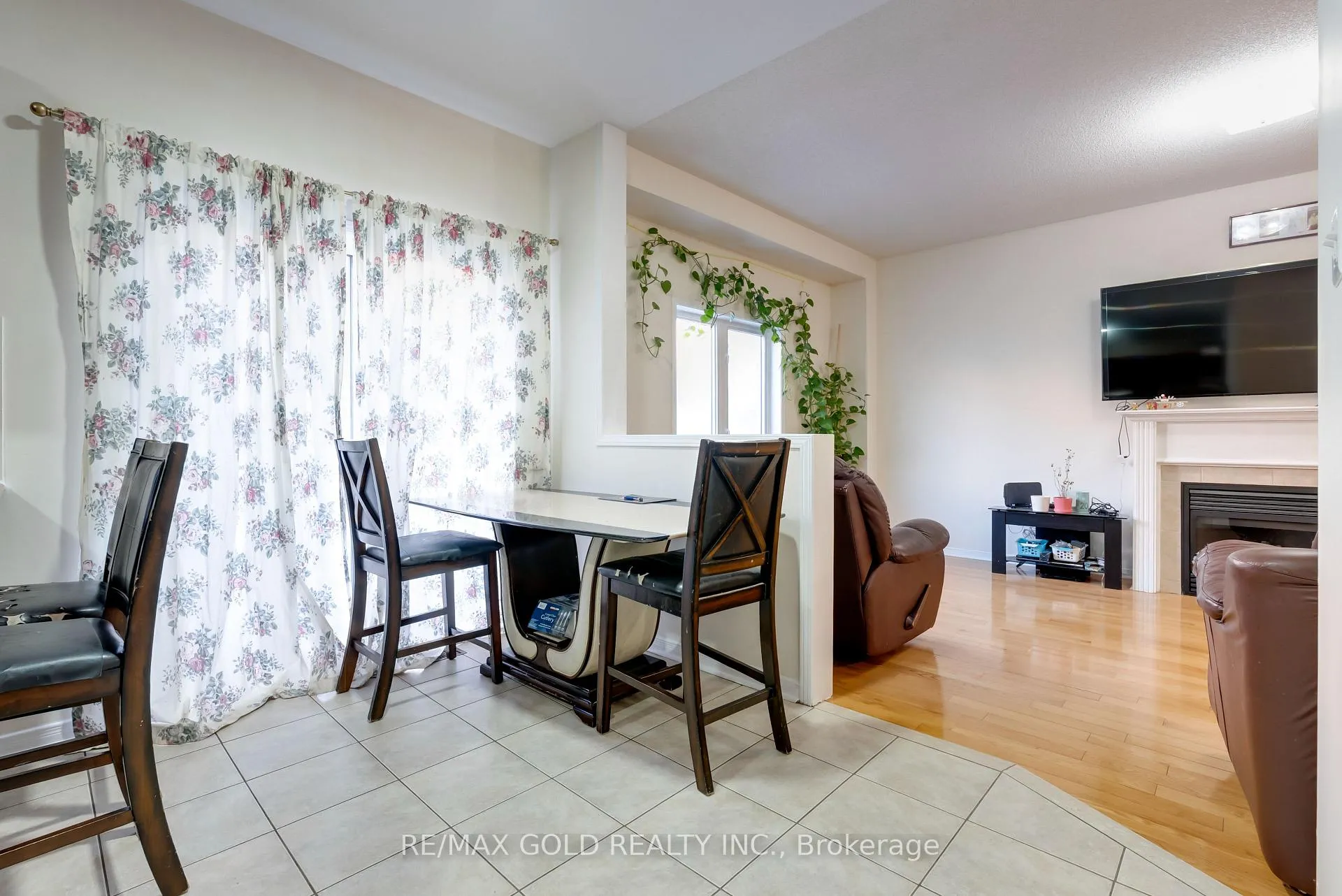 Photo 14 of 17 Maddybeth Crescent, Brampton, Bram West — HOMEH