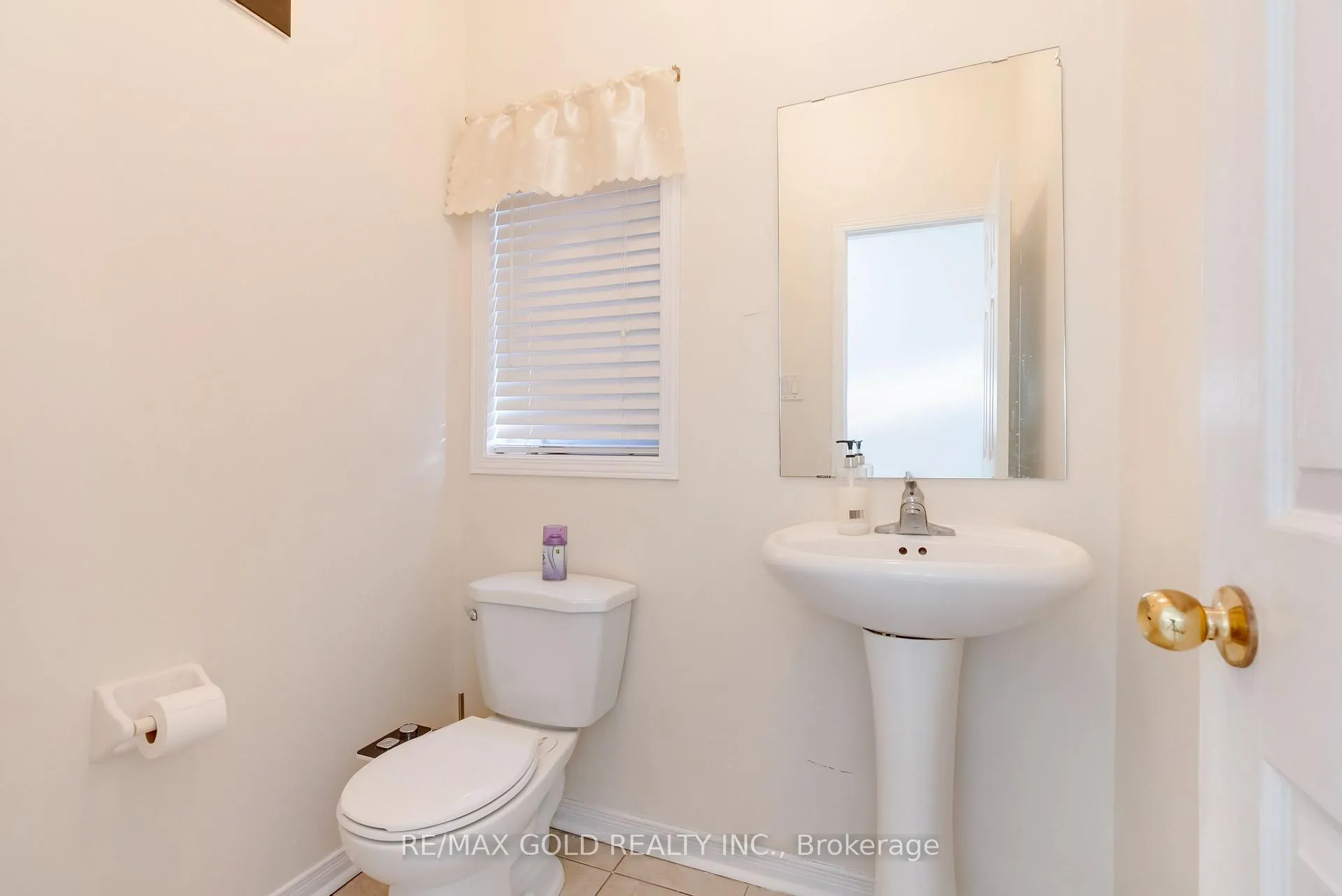 Photo 16 of 17 Maddybeth Crescent, Brampton, Bram West — HOMEH