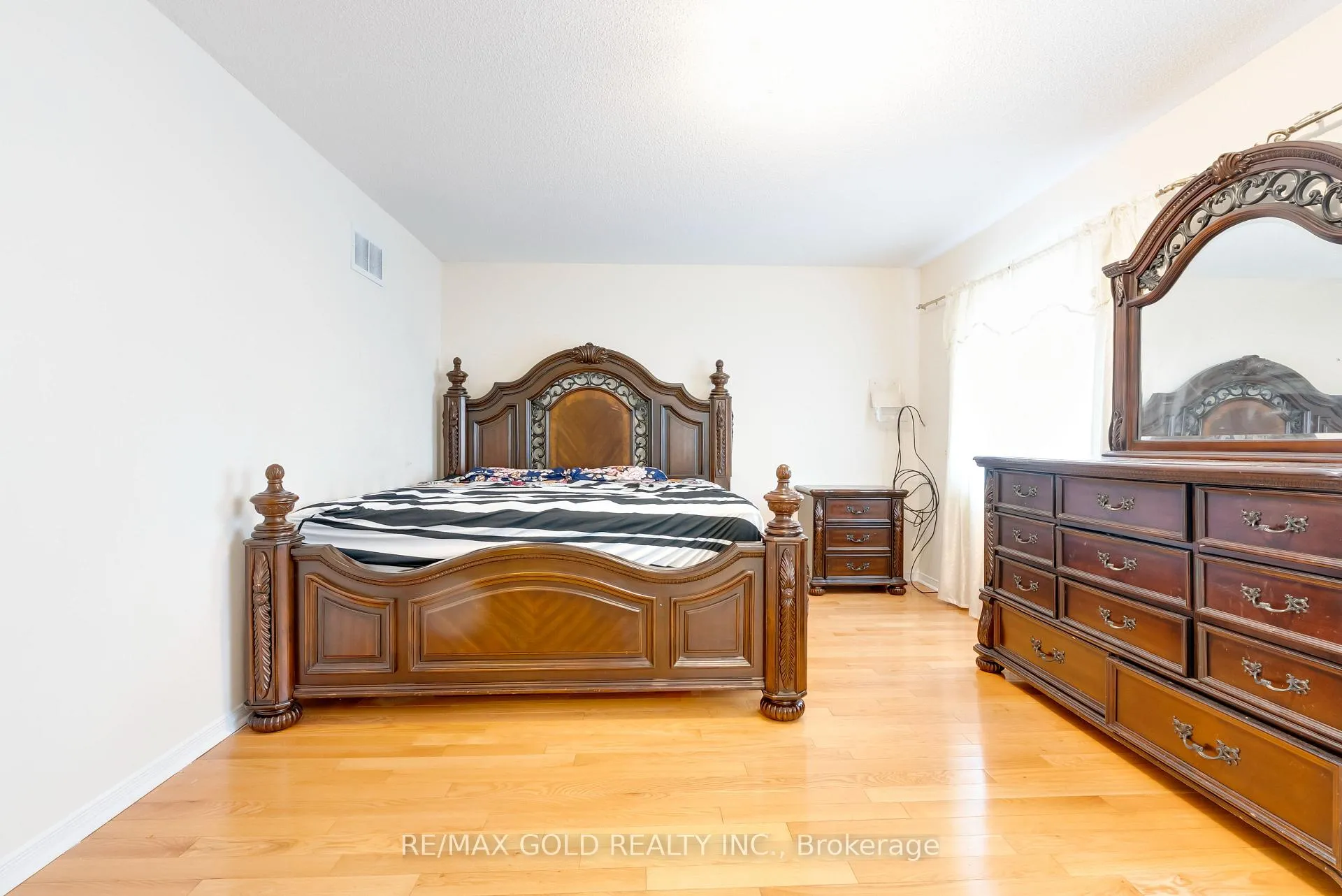 Photo 21 of 17 Maddybeth Crescent, Brampton, Bram West — HOMEH