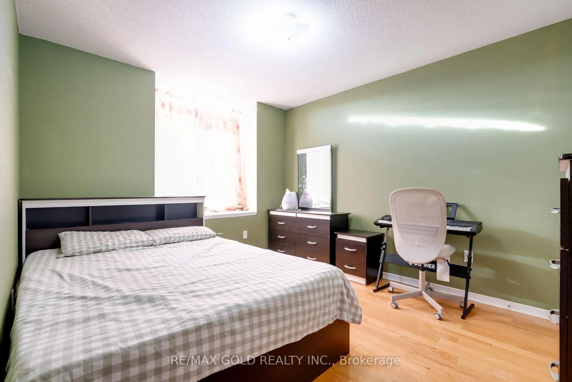 Photo 24 of 17 Maddybeth Crescent, Brampton, Bram West — HOMEH