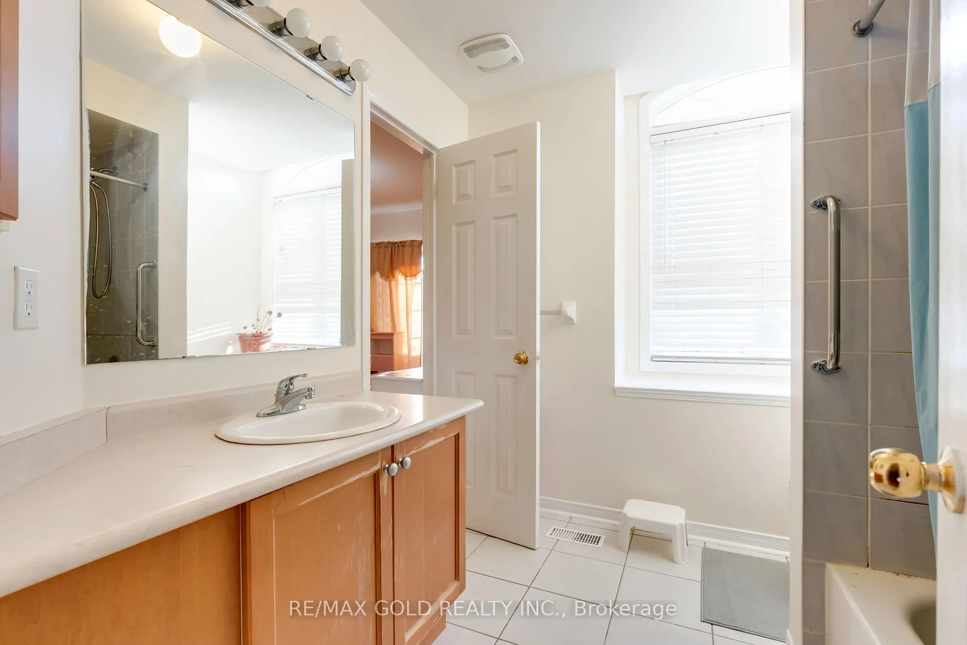 Photo 26 of 17 Maddybeth Crescent, Brampton, Bram West — HOMEH