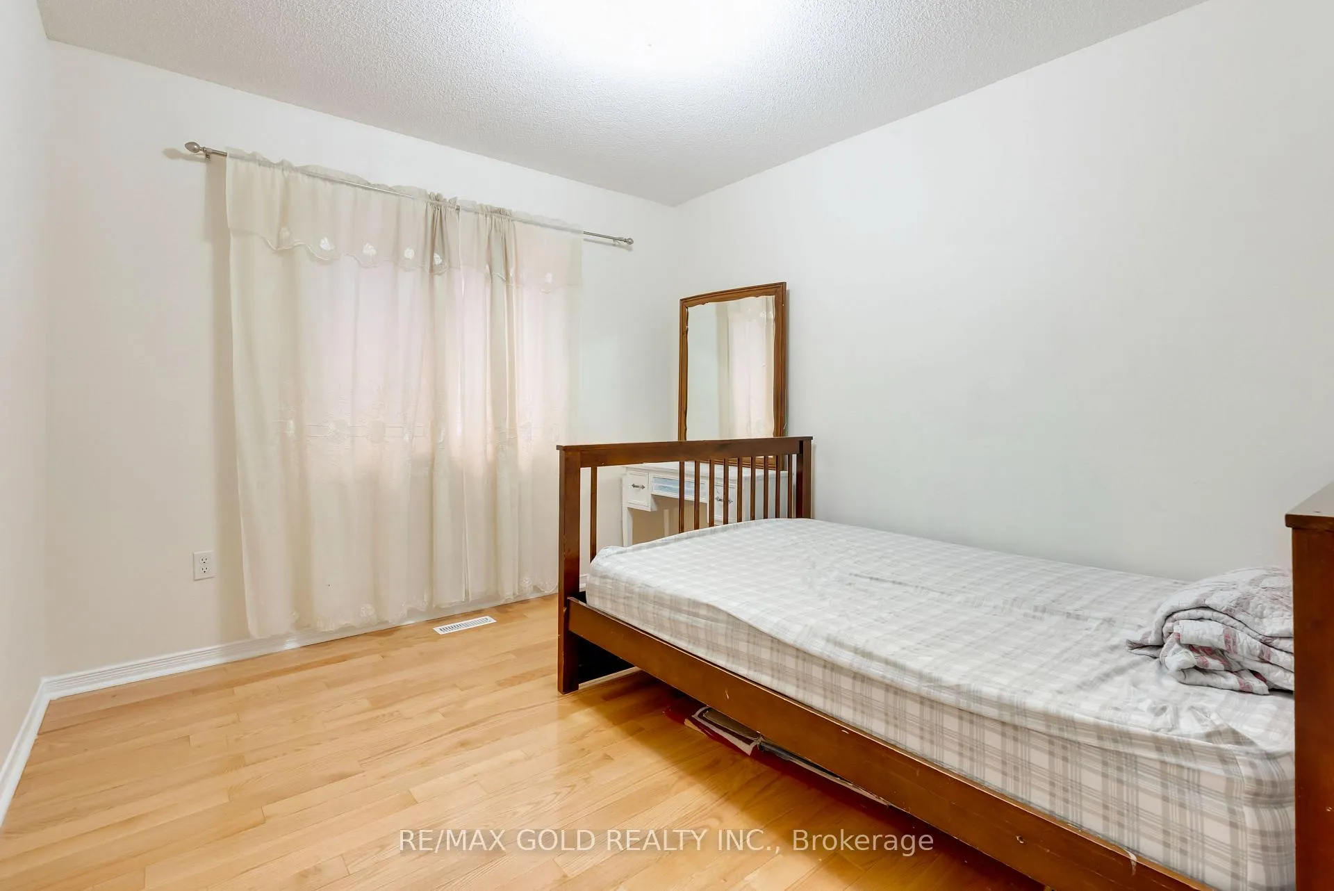 Photo 28 of 17 Maddybeth Crescent, Brampton, Bram West — HOMEH