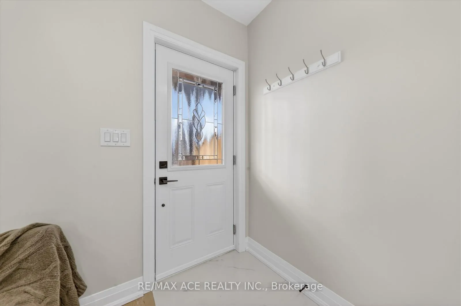 Photo 6 of 325 Boon Avenue, Toronto, Caledonia-Fairbank — HOMEH