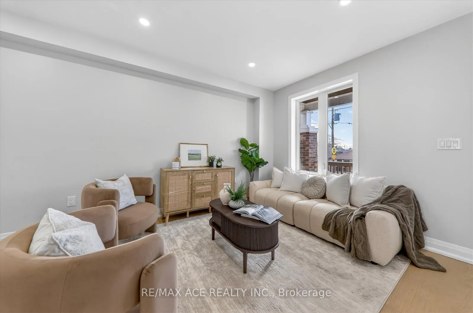 Photo 8 of 325 Boon Avenue, Toronto, Caledonia-Fairbank — HOMEH