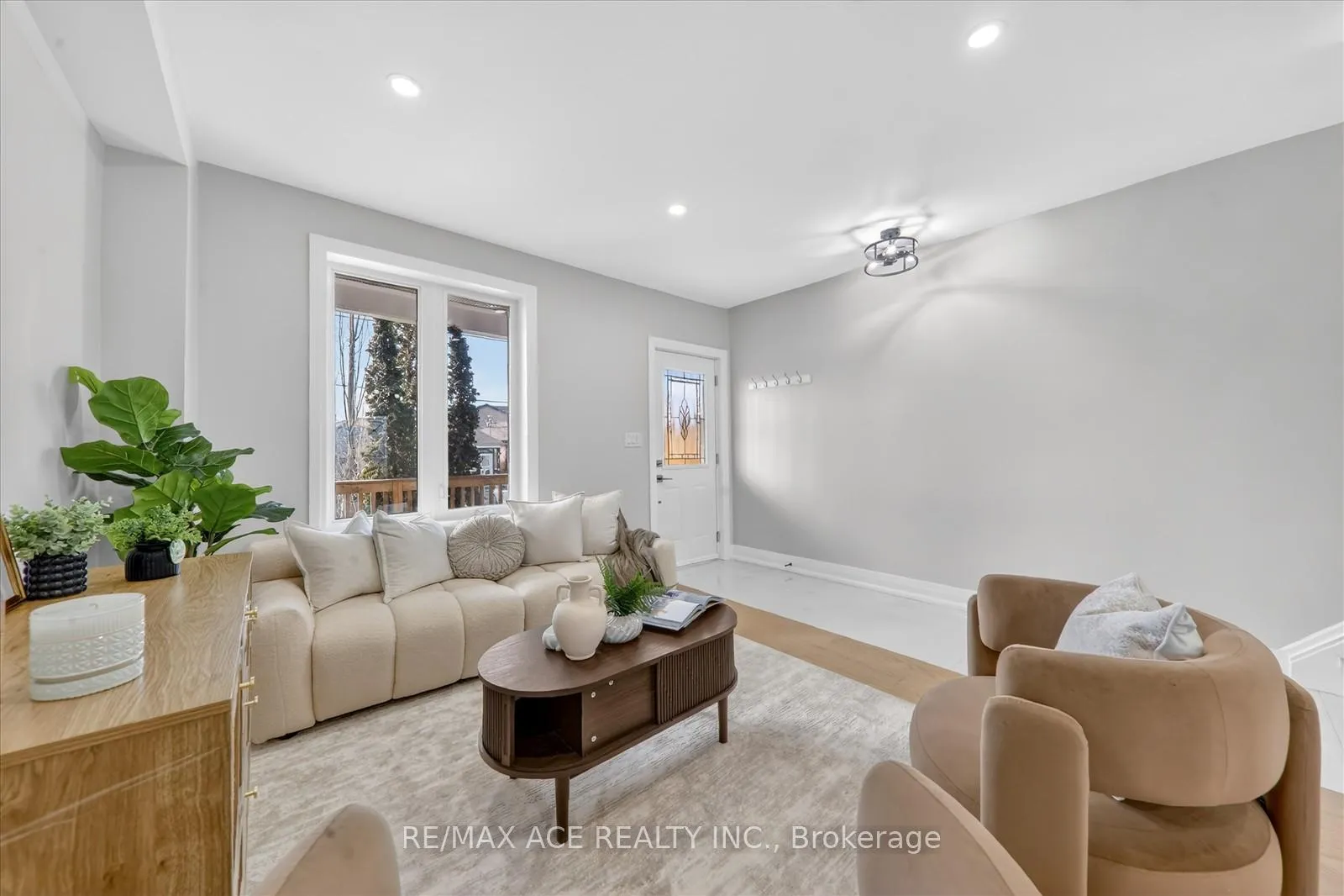 Photo 9 of 325 Boon Avenue, Toronto, Caledonia-Fairbank — HOMEH