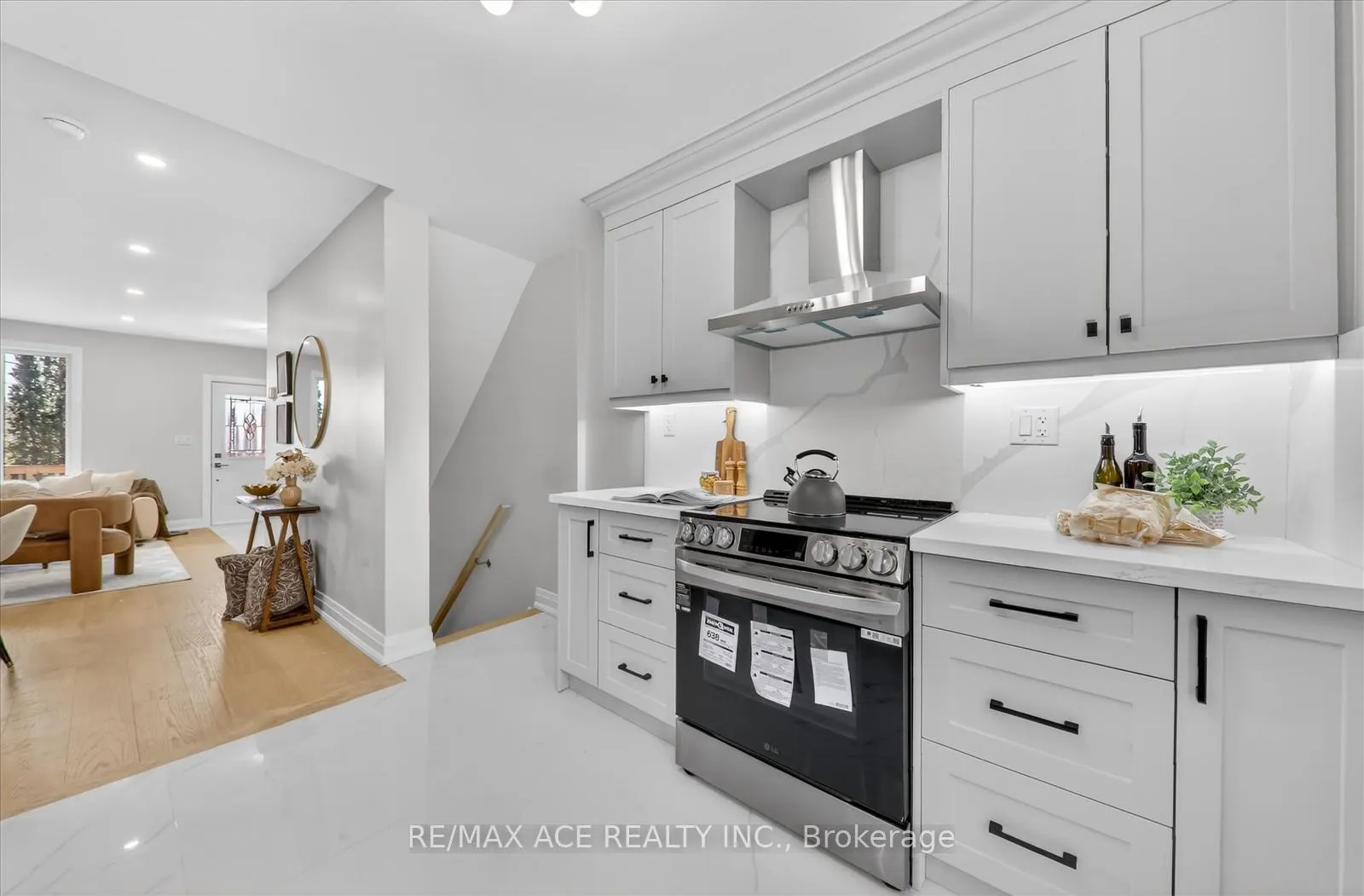 Photo 15 of 325 Boon Avenue, Toronto, Caledonia-Fairbank — HOMEH