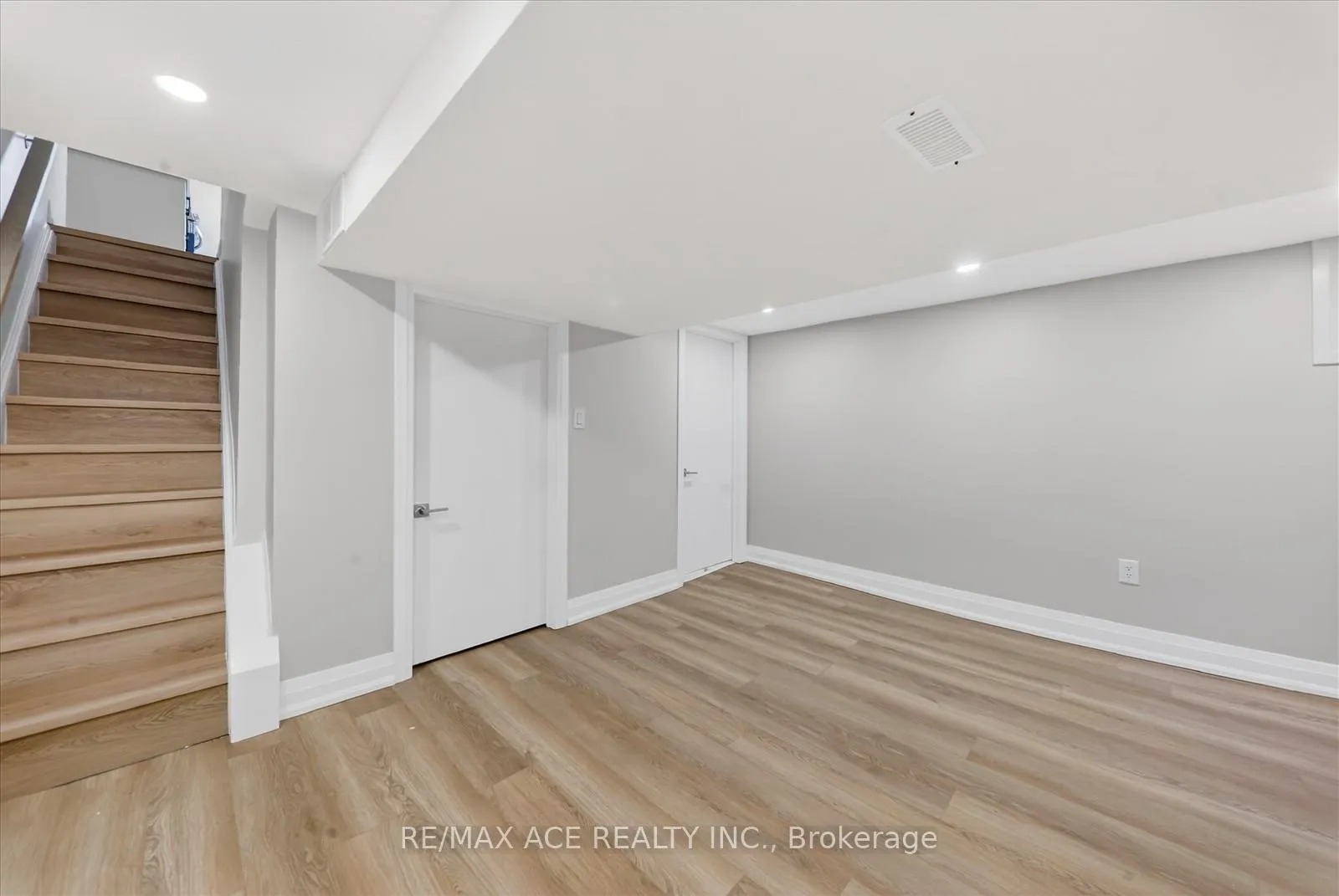 Photo 25 of 325 Boon Avenue, Toronto, Caledonia-Fairbank — HOMEH